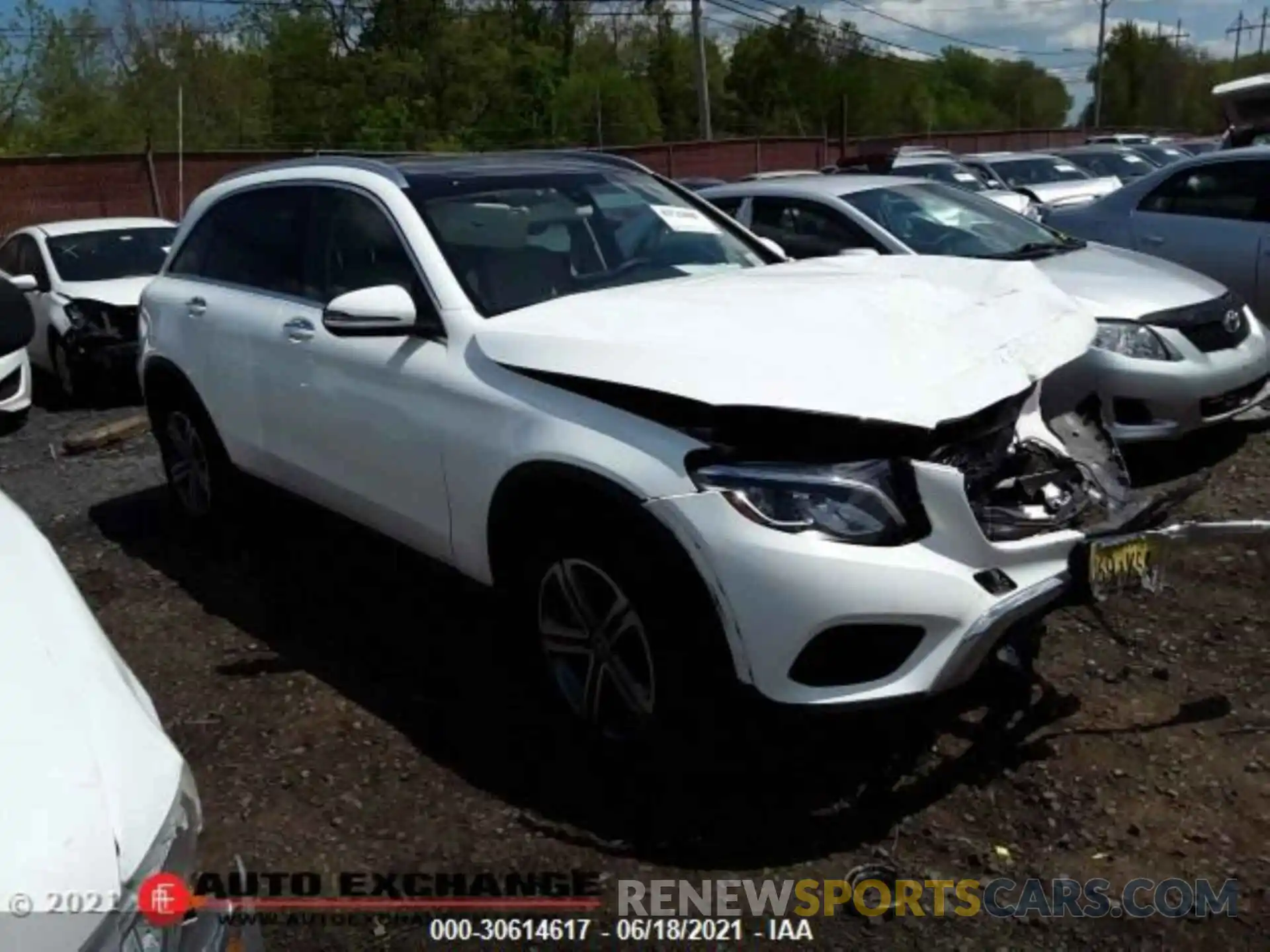 4 Photograph of a damaged car WDC0G4KB7KV147191 MERCEDES-BENZ GLC 2019