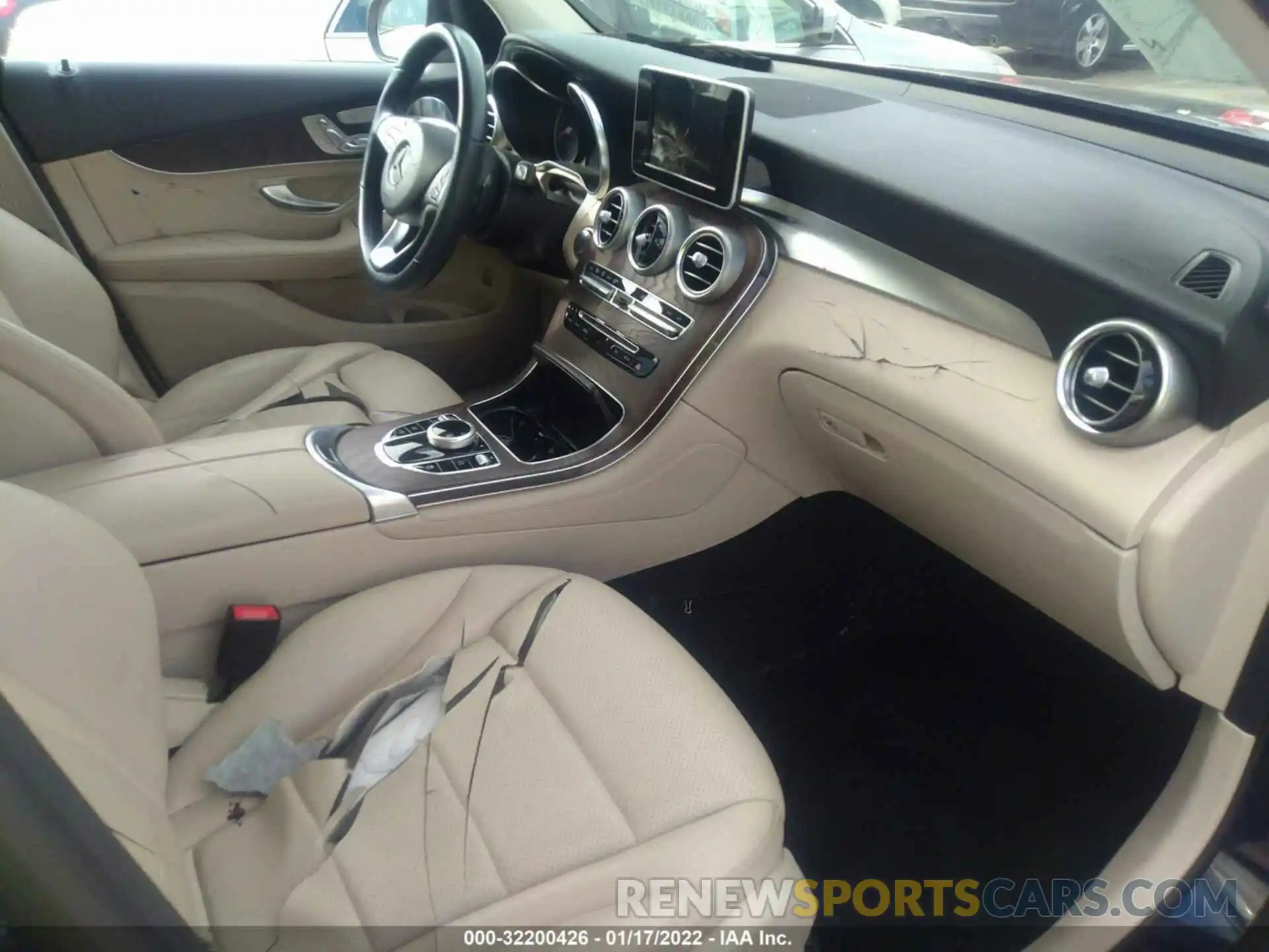 5 Photograph of a damaged car WDC0G4KB7KV187528 MERCEDES-BENZ GLC 2019