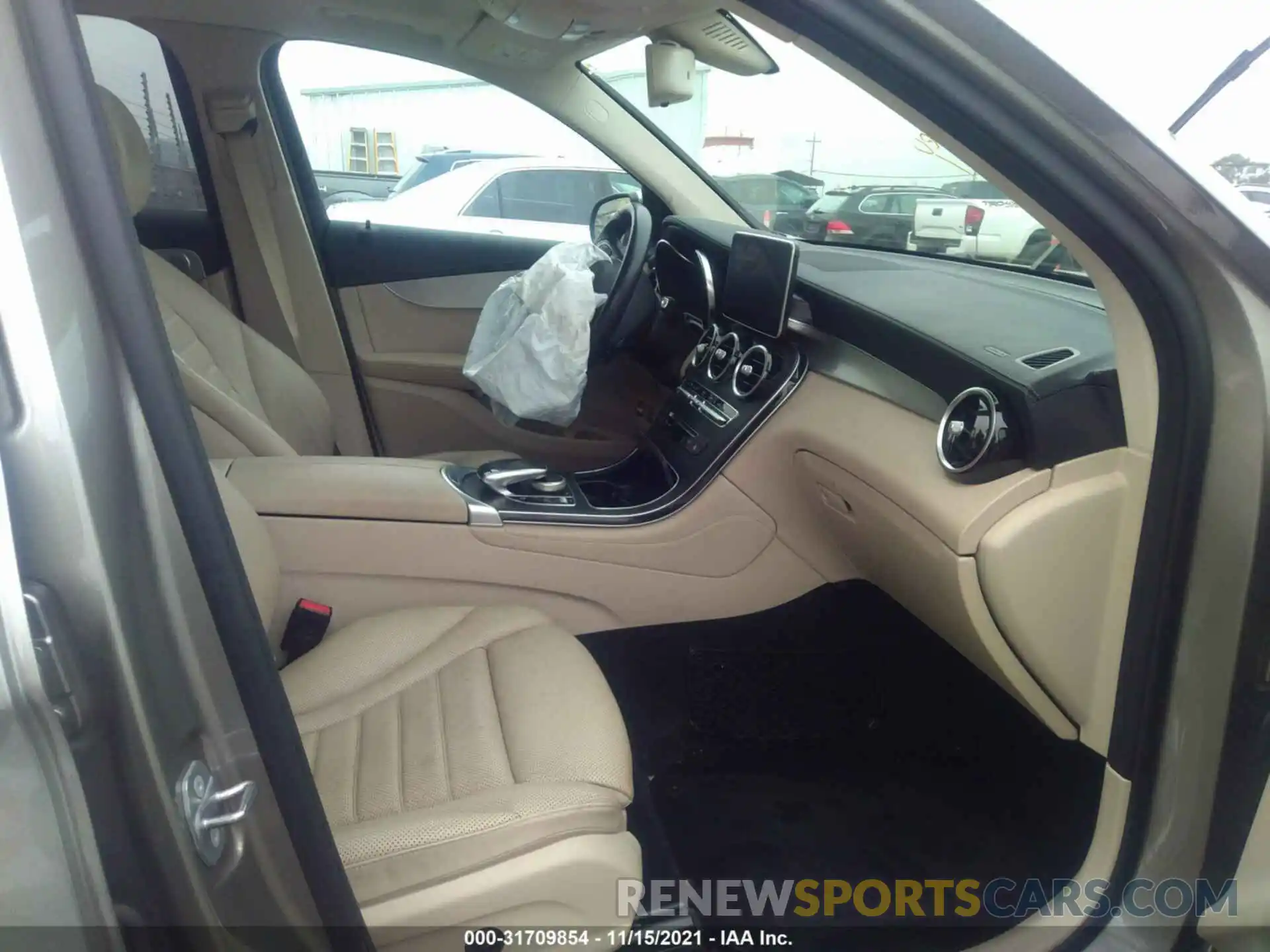 5 Photograph of a damaged car WDC0G5EB5KF599586 MERCEDES-BENZ GLC 2019