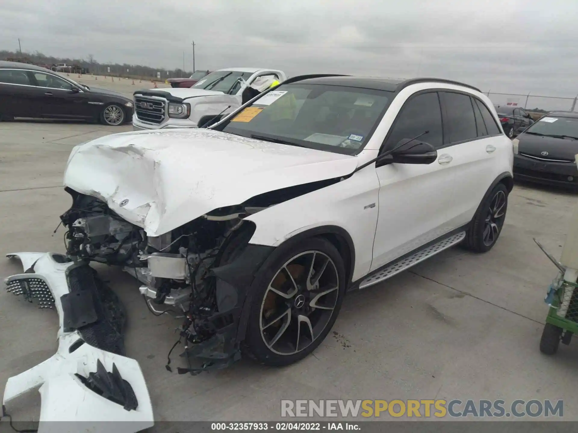 2 Photograph of a damaged car WDC0G6EB5KF543797 MERCEDES-BENZ GLC 2019