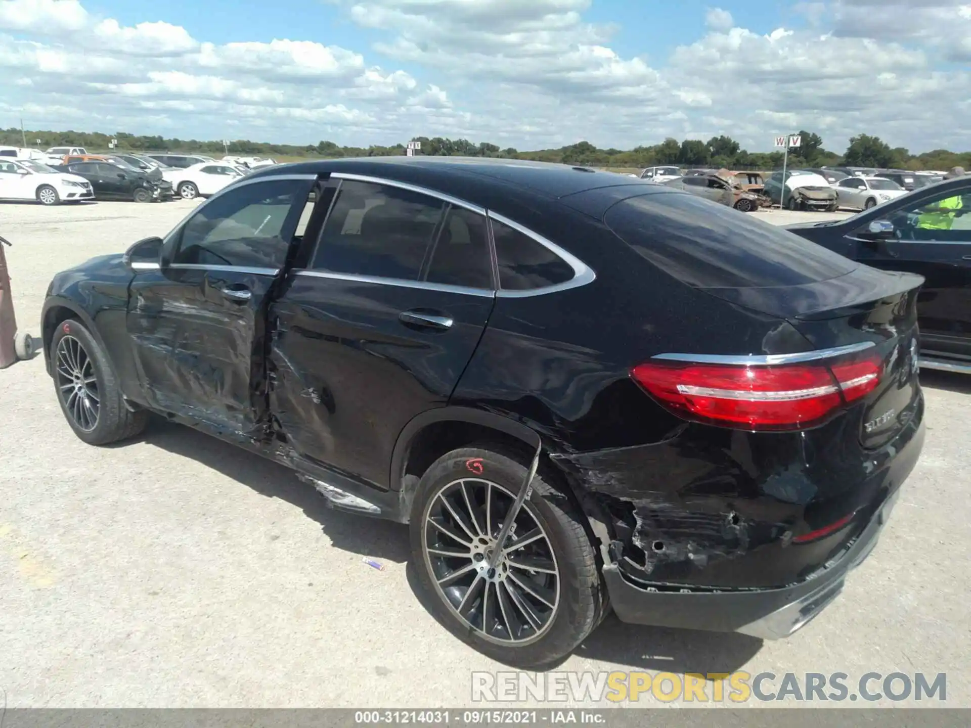 3 Photograph of a damaged car WDC0J4KB0KF579570 MERCEDES-BENZ GLC 2019