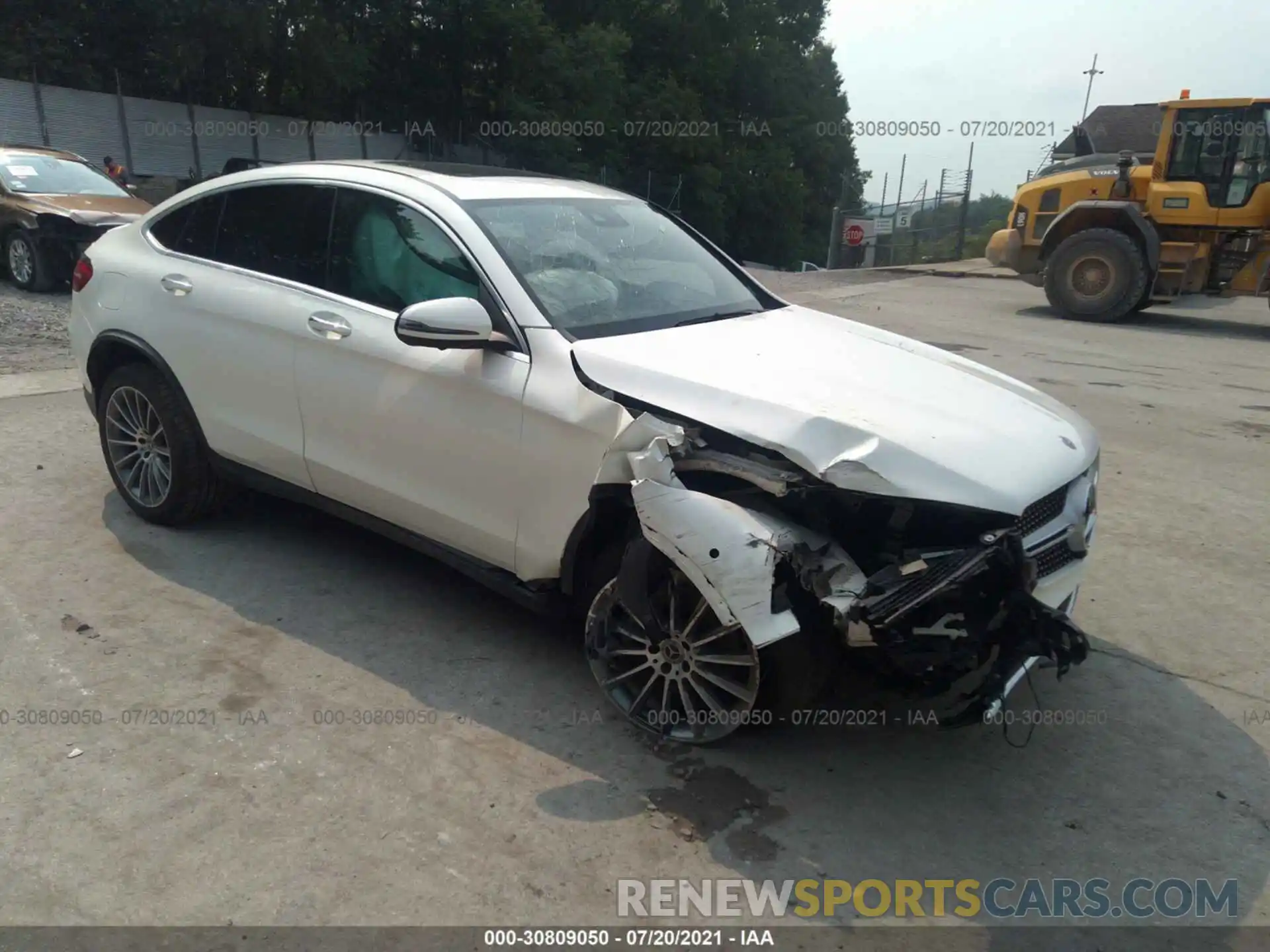 1 Photograph of a damaged car WDC0J4KB3KF631788 MERCEDES-BENZ GLC 2019