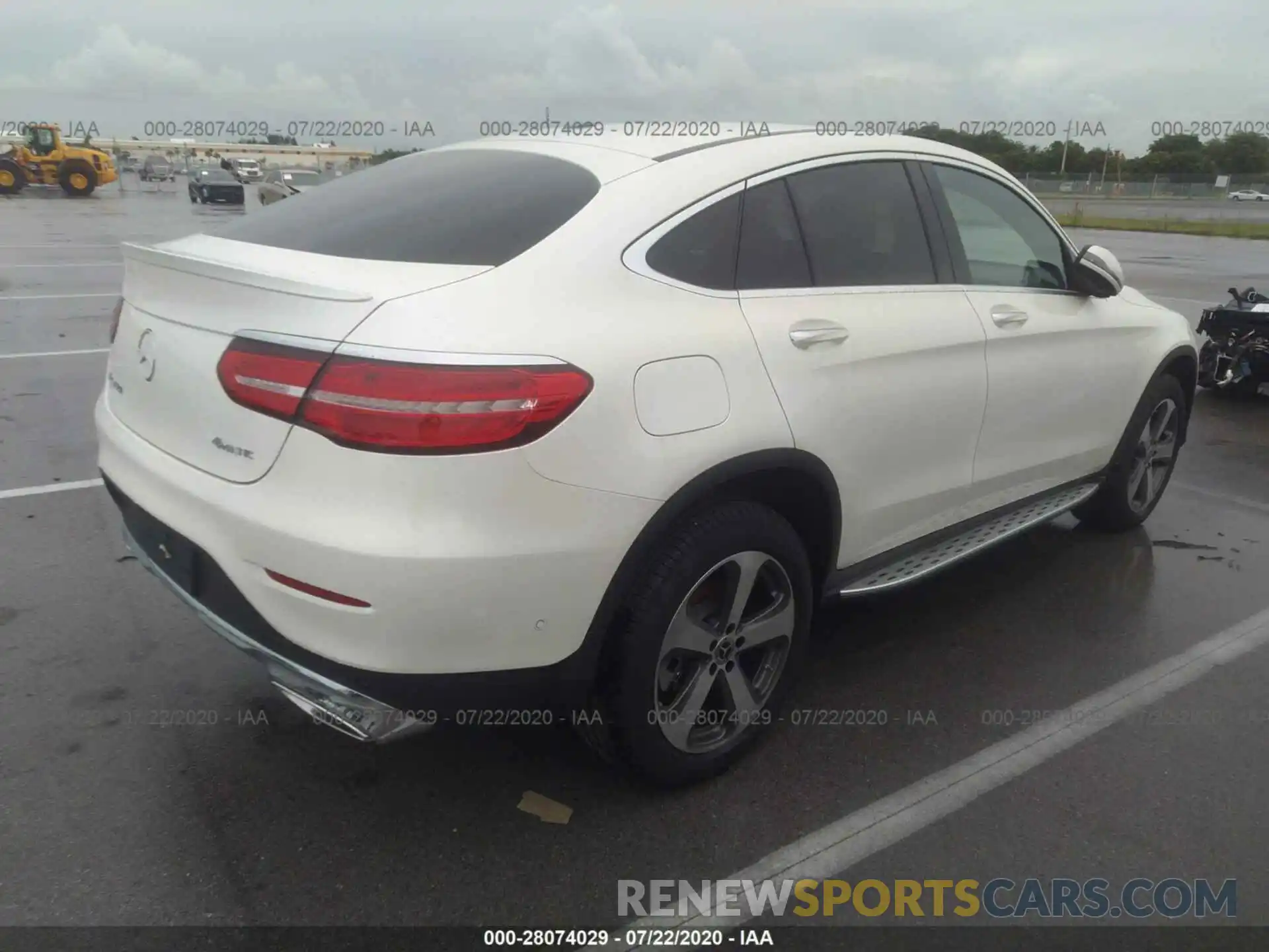 4 Photograph of a damaged car WDC0J4KB3KF657078 MERCEDES-BENZ GLC 2019