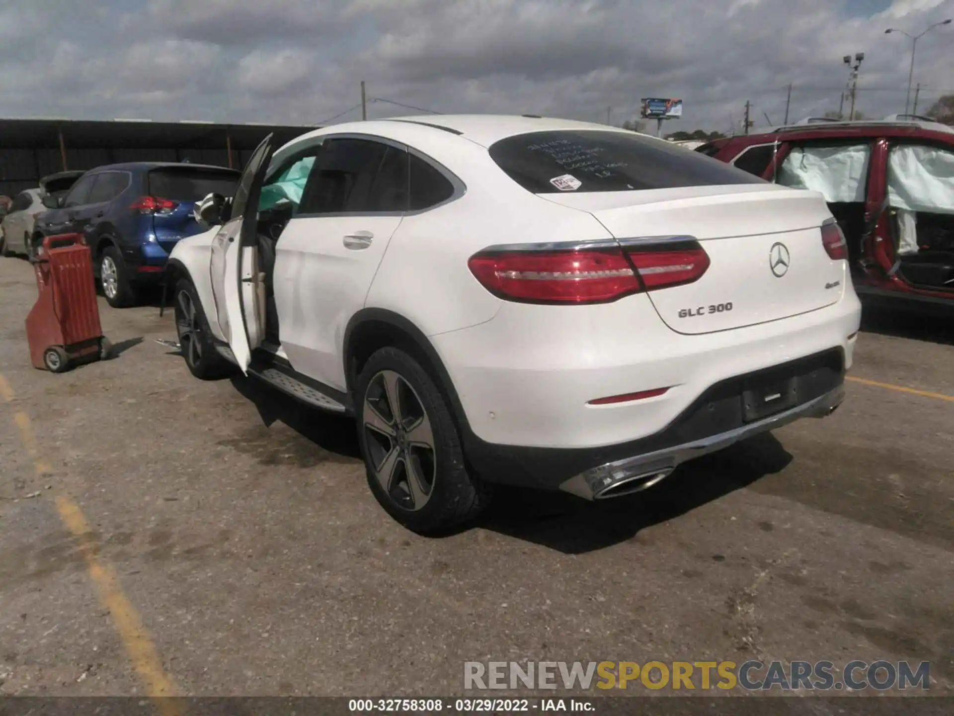 3 Photograph of a damaged car WDC0J4KB3KF664306 MERCEDES-BENZ GLC 2019