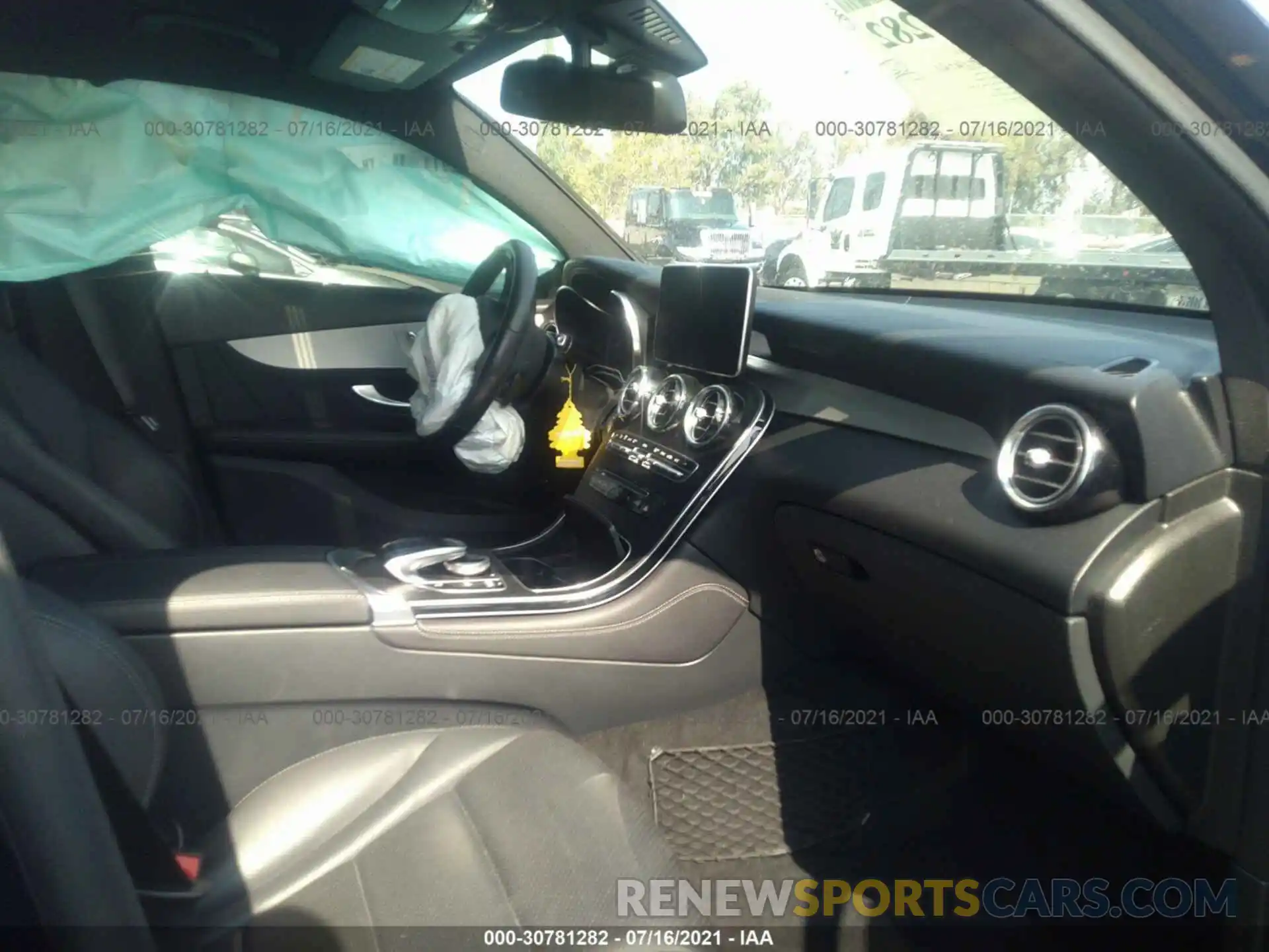 5 Photograph of a damaged car WDC0J4KB7KF664809 MERCEDES-BENZ GLC 2019