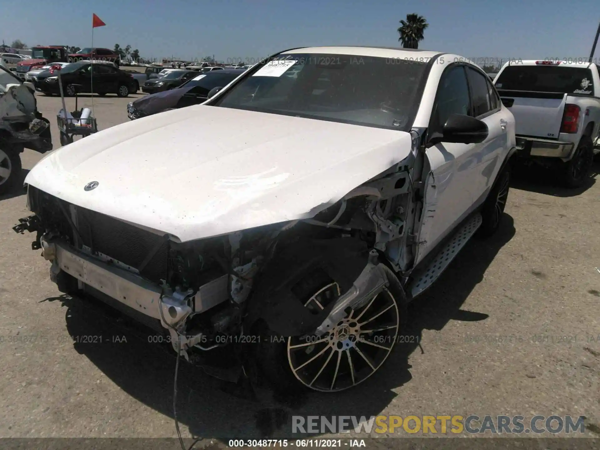 2 Photograph of a damaged car WDC0J4KB8KF660106 MERCEDES-BENZ GLC 2019