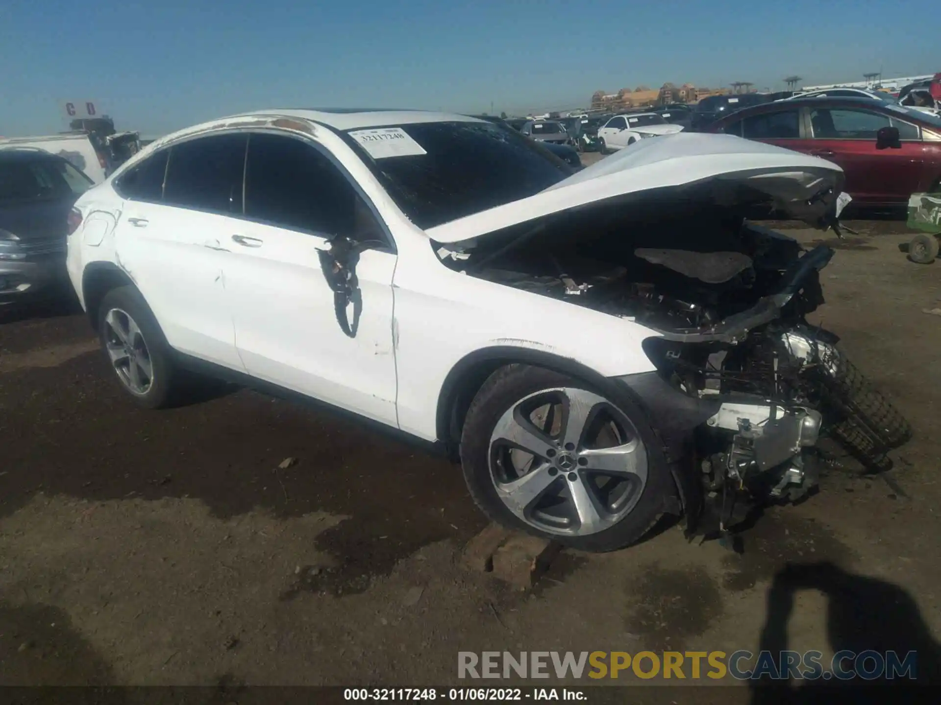 1 Photograph of a damaged car WDC0J4KB9KF581785 MERCEDES-BENZ GLC 2019