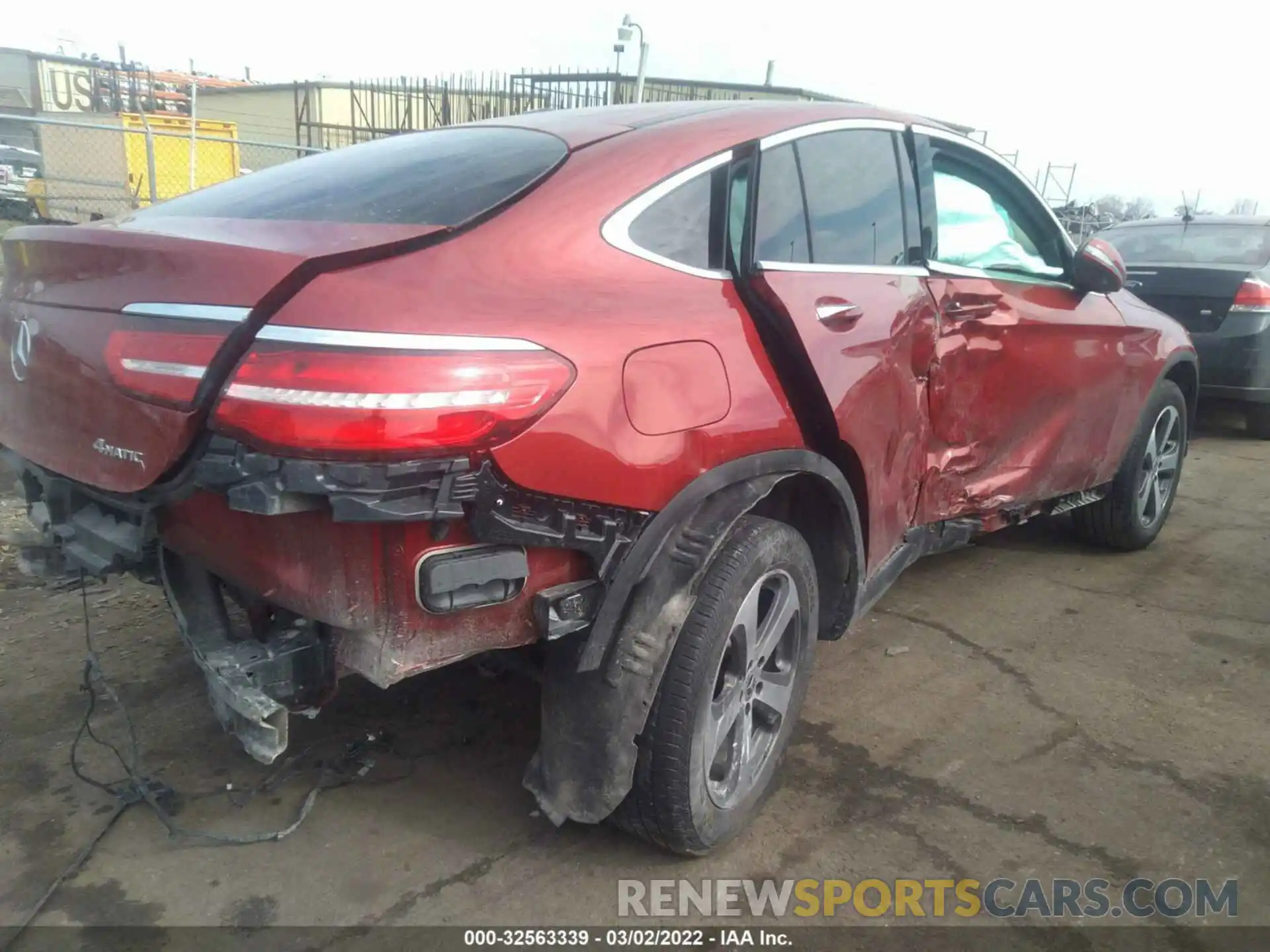 4 Photograph of a damaged car WDC0J4KB9KF660096 MERCEDES-BENZ GLC 2019