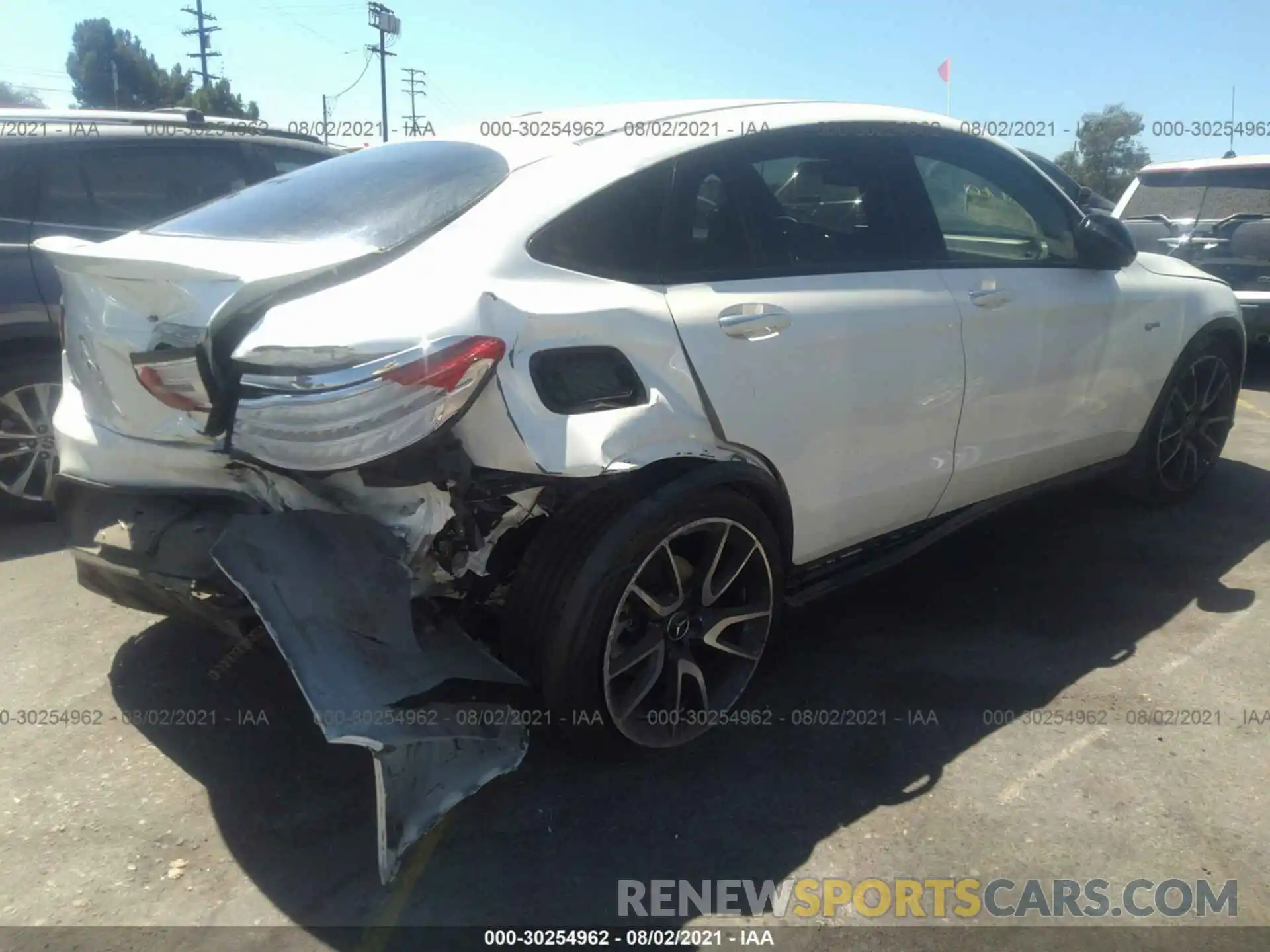 4 Photograph of a damaged car WDC0J6EBXKF643945 MERCEDES-BENZ GLC 2019