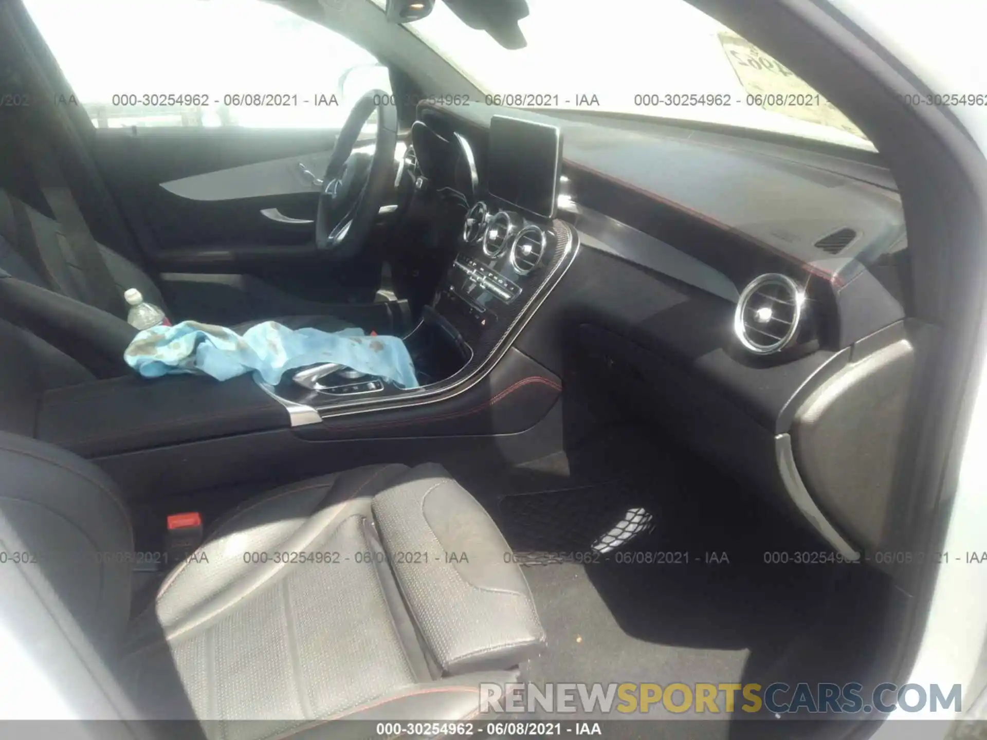 5 Photograph of a damaged car WDC0J6EBXKF643945 MERCEDES-BENZ GLC 2019