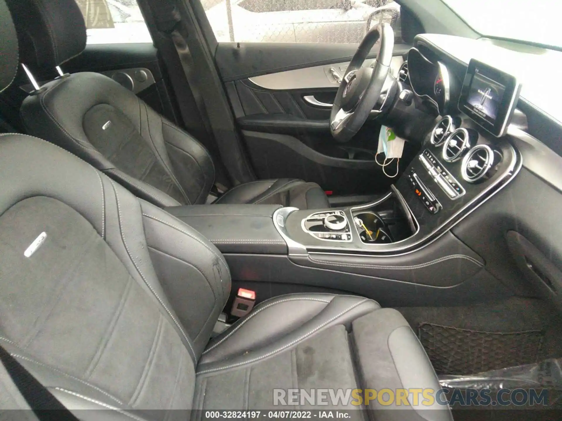 5 Photograph of a damaged car WDC0J8JBXKF526819 MERCEDES-BENZ GLC 2019