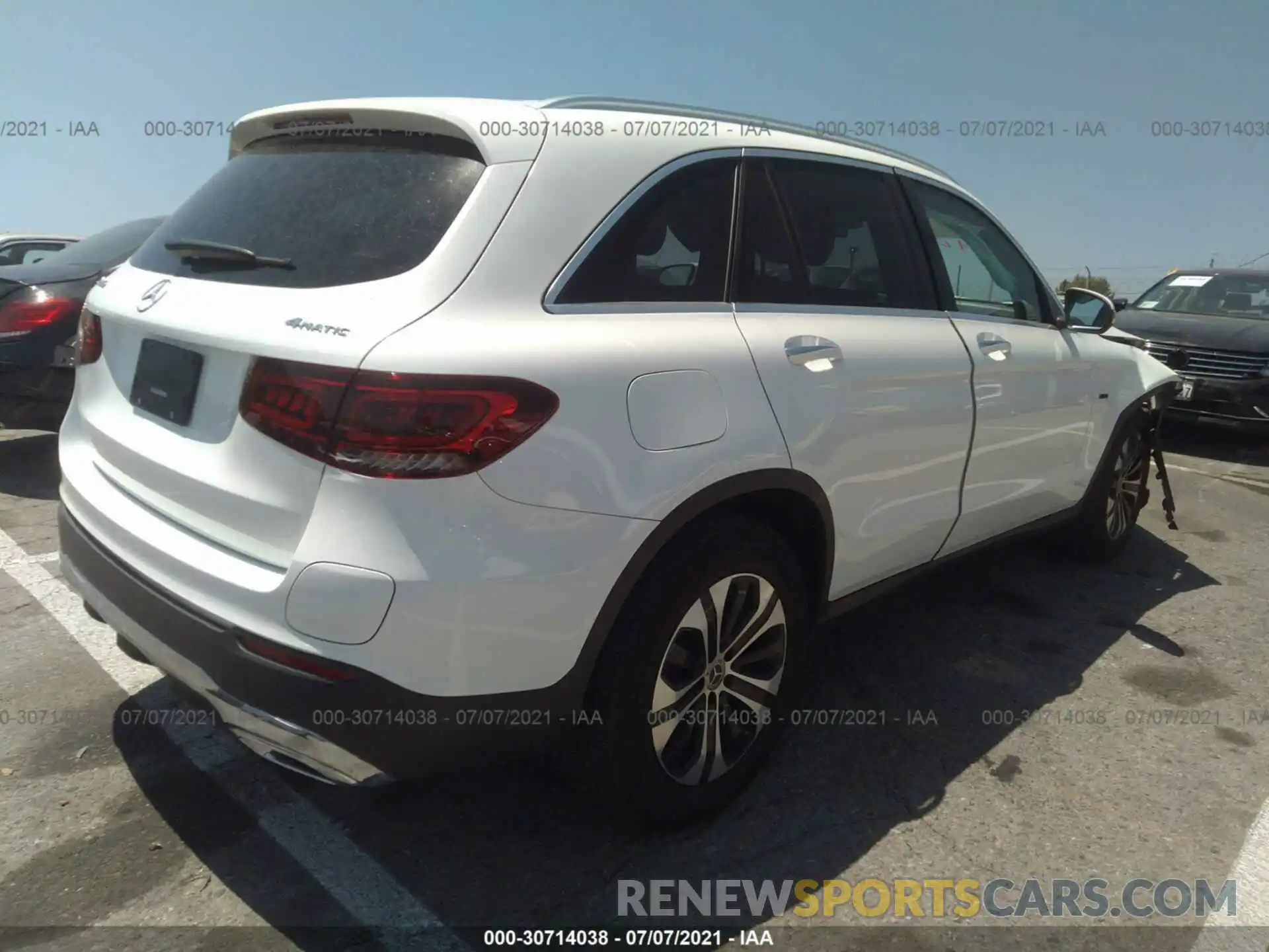 4 Фотография поврежденного автомобиля W1N0G5DB2LF799830 MERCEDES-BENZ GLC 2020