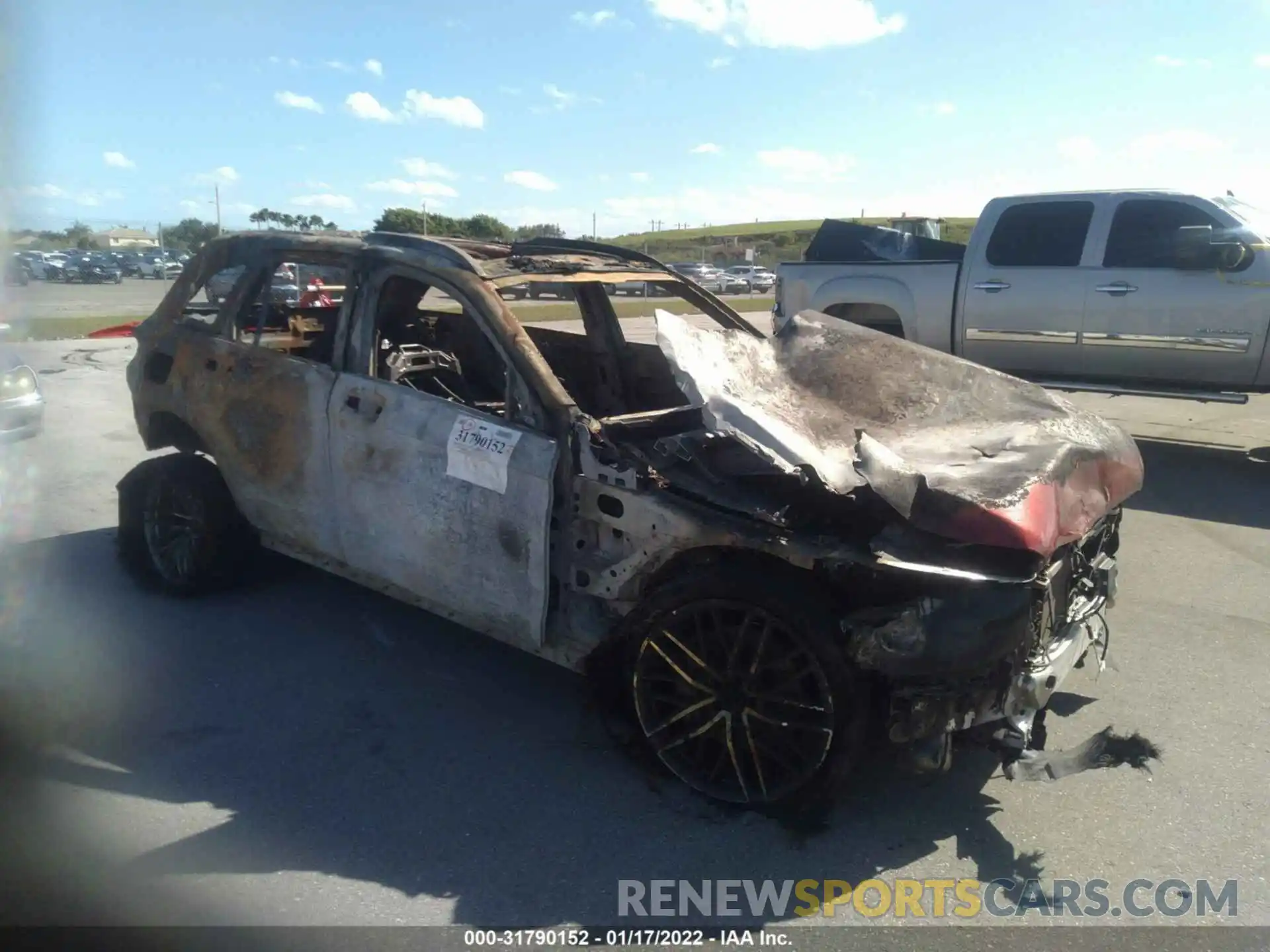 1 Photograph of a damaged car W1N0G6EBXLF755997 MERCEDES-BENZ GLC 2020