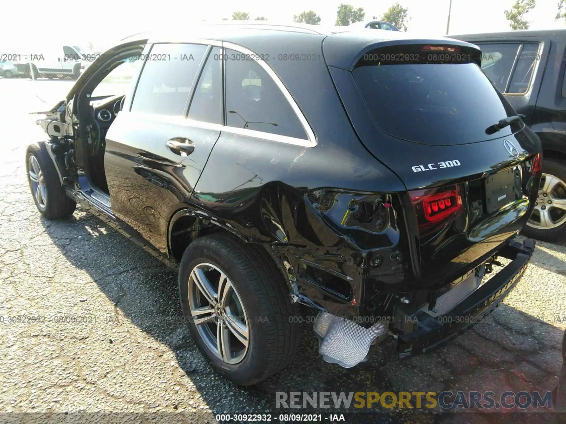 3 Photograph of a damaged car W1N0G8DB0LF799696 MERCEDES-BENZ GLC 2020