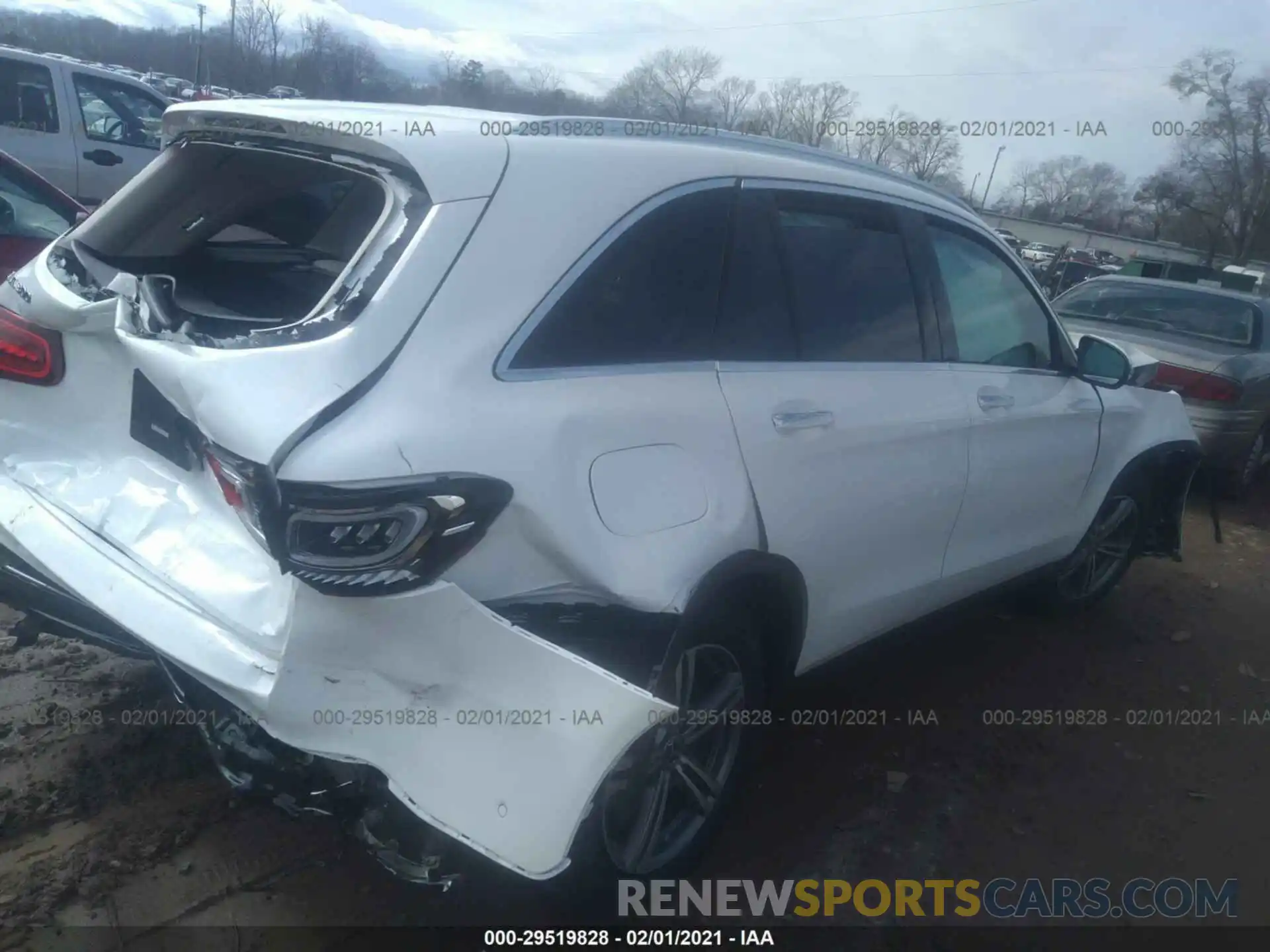 4 Фотография поврежденного автомобиля W1N0G8DB0LV255656 MERCEDES-BENZ GLC 2020
