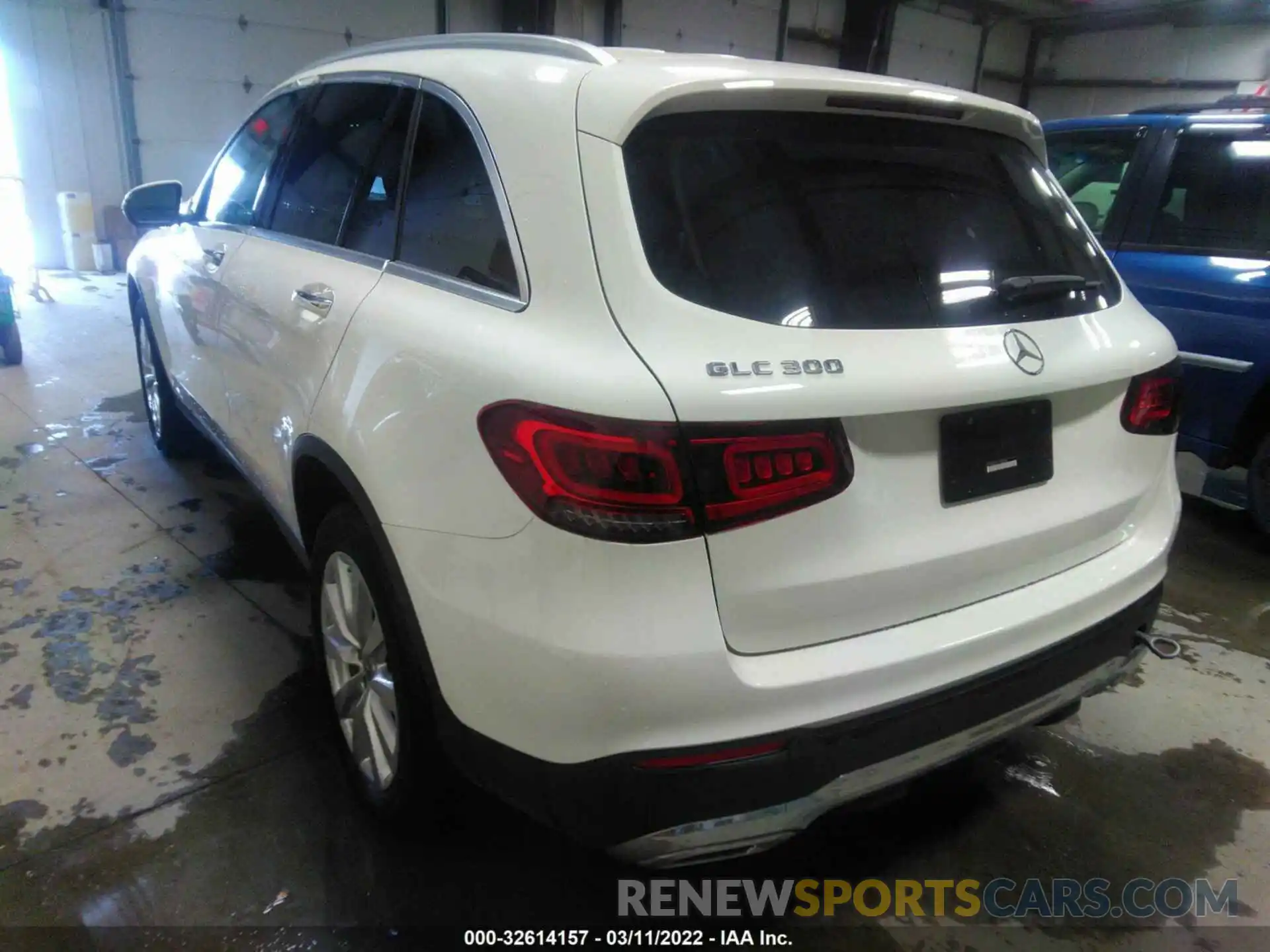 3 Photograph of a damaged car W1N0G8DB1LF780204 MERCEDES-BENZ GLC 2020