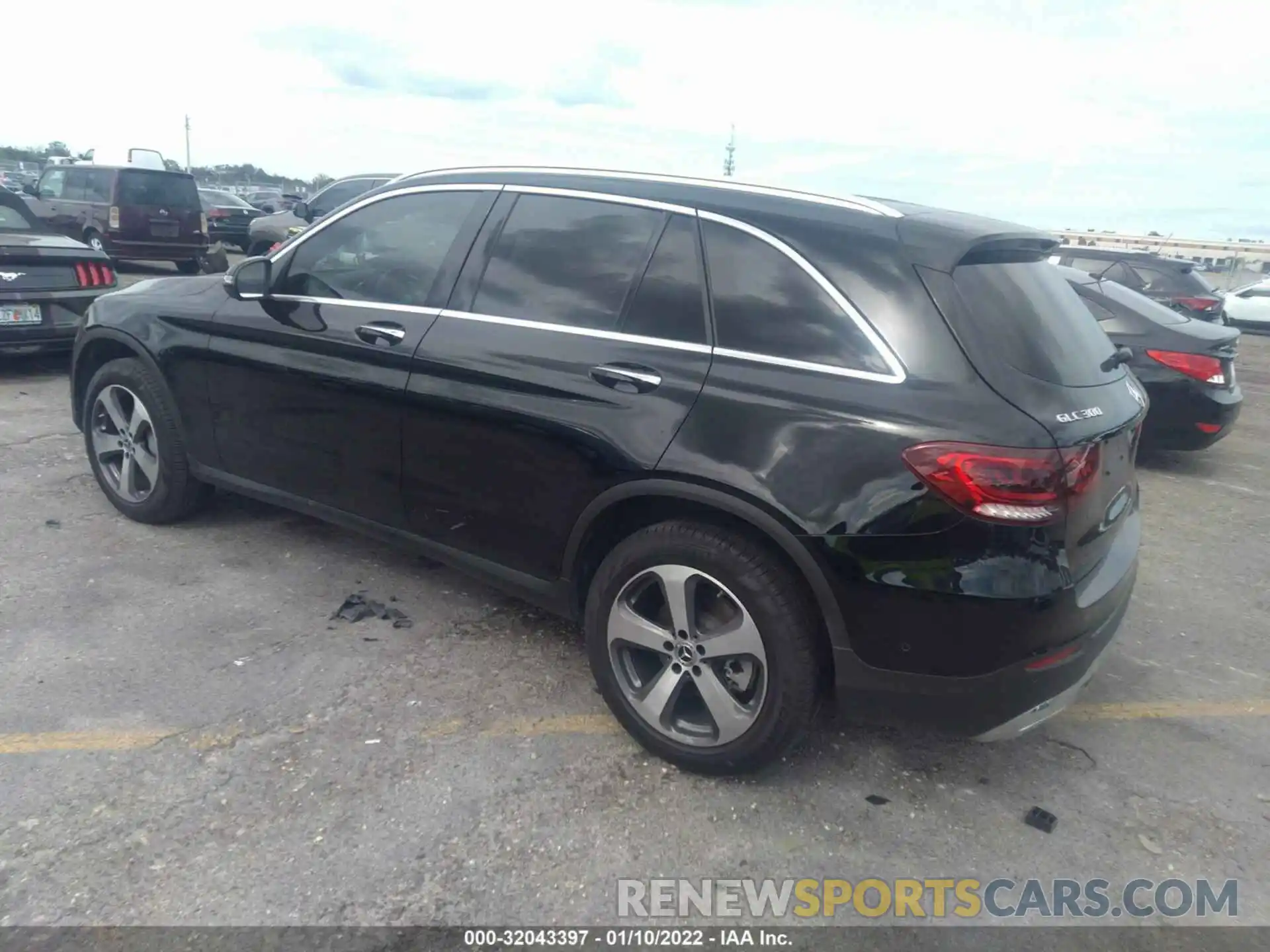 3 Photograph of a damaged car W1N0G8DB1LF808387 MERCEDES-BENZ GLC 2020