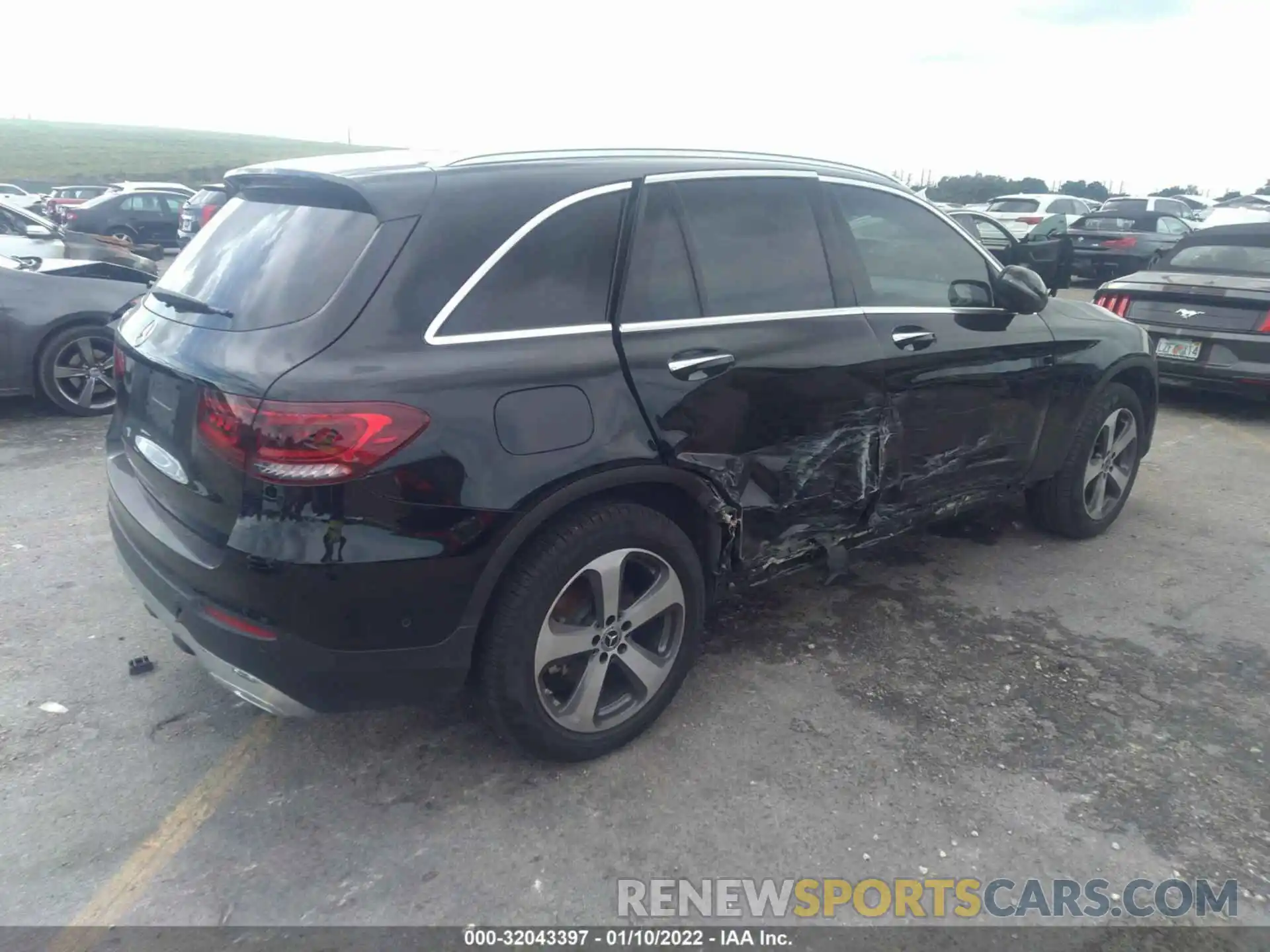 4 Photograph of a damaged car W1N0G8DB1LF808387 MERCEDES-BENZ GLC 2020