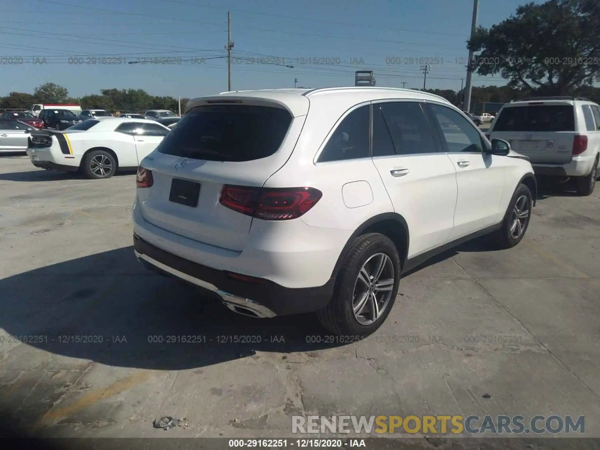 4 Photograph of a damaged car W1N0G8DB2LF805725 MERCEDES-BENZ GLC 2020