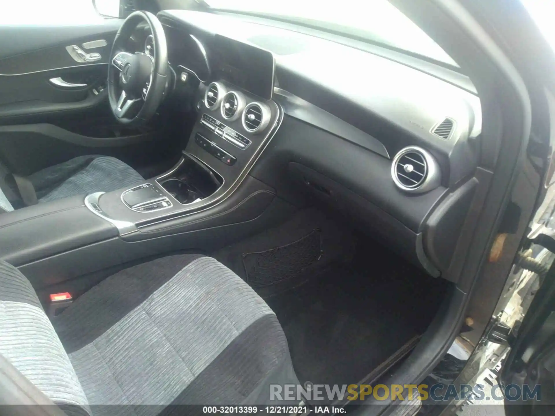 5 Photograph of a damaged car W1N0G8DB2LF807023 MERCEDES-BENZ GLC 2020