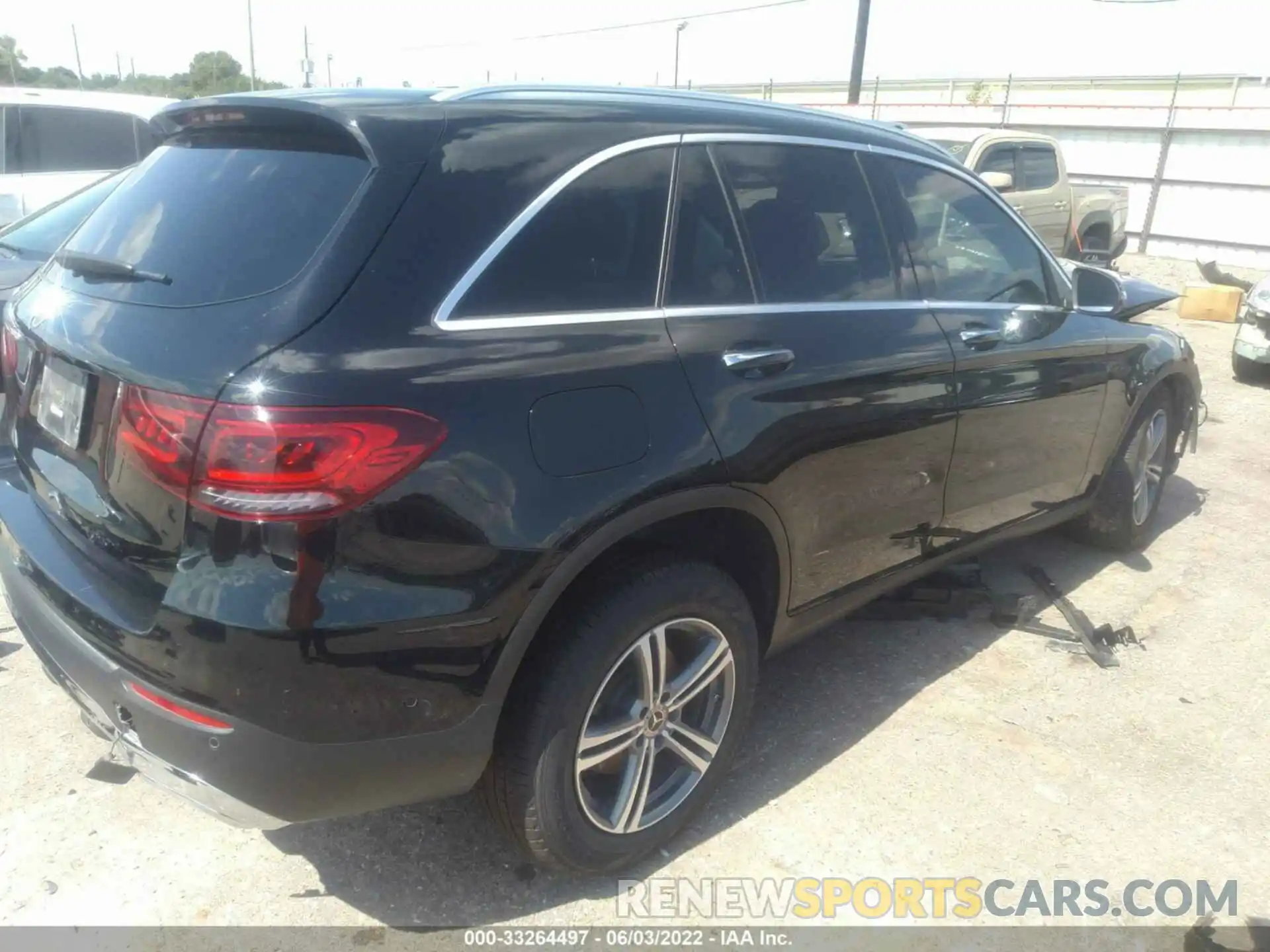 4 Photograph of a damaged car W1N0G8DB4LV262724 MERCEDES-BENZ GLC 2020