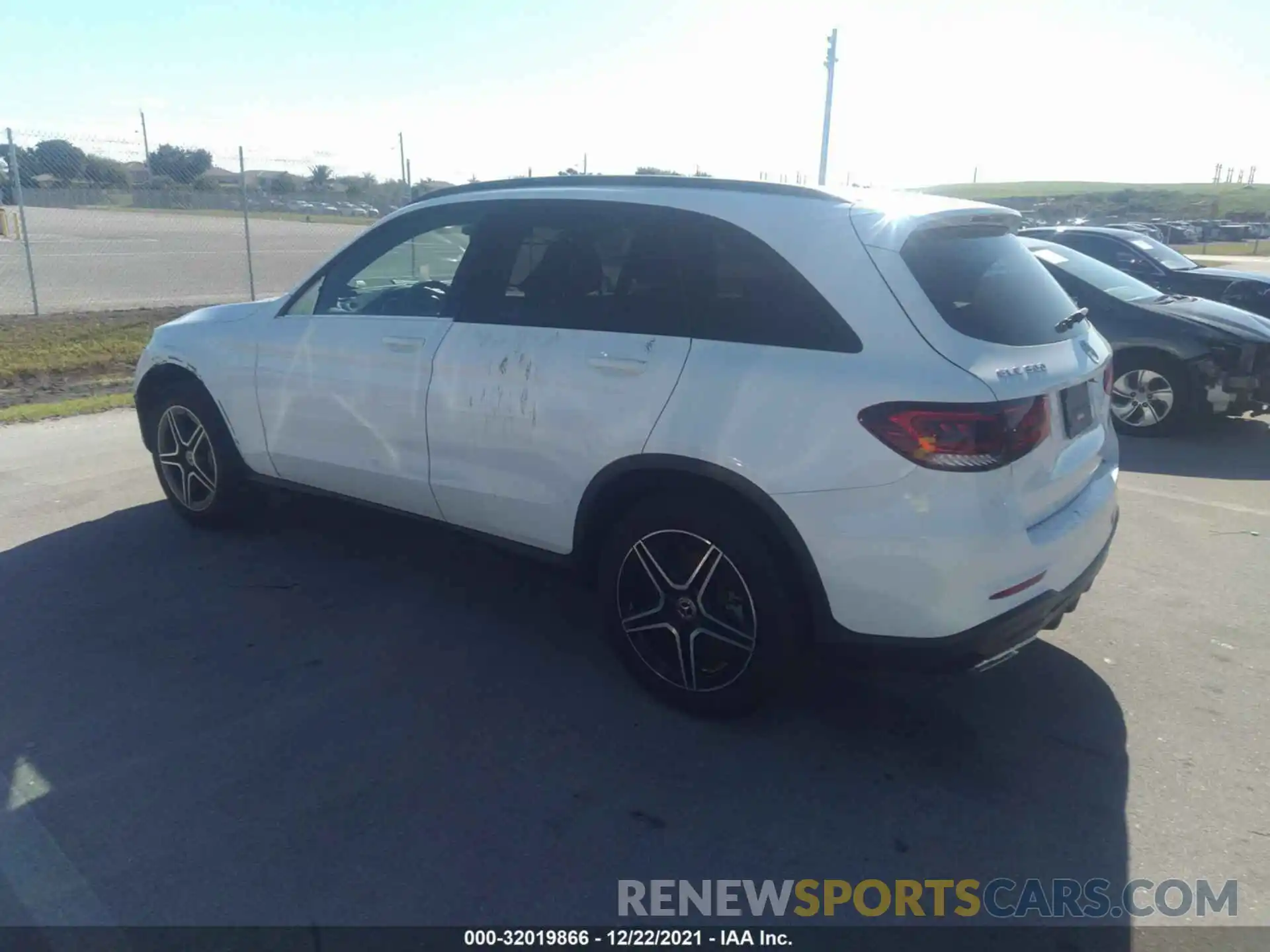 3 Photograph of a damaged car W1N0G8DB5LF791707 MERCEDES-BENZ GLC 2020