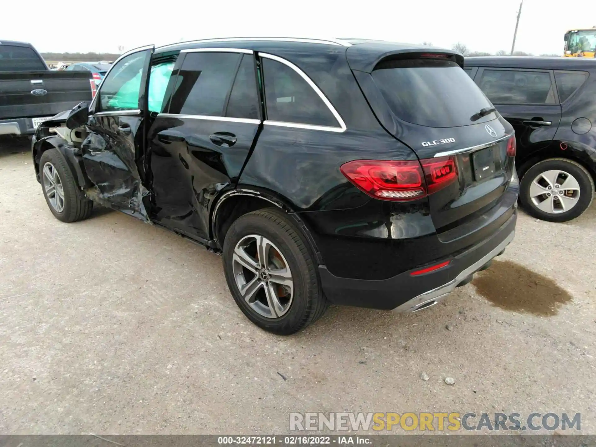 3 Photograph of a damaged car W1N0G8DB6LF778660 MERCEDES-BENZ GLC 2020