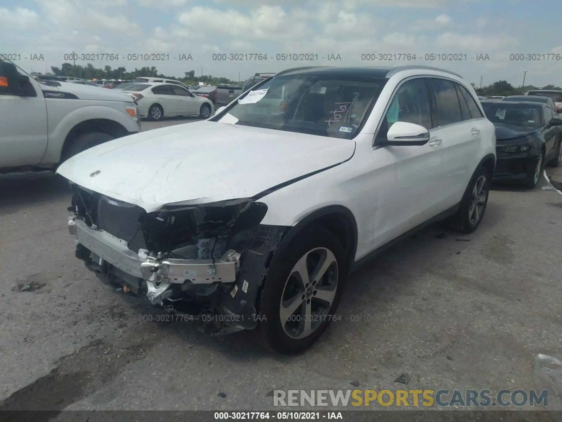 2 Photograph of a damaged car W1N0G8DB7LF773547 MERCEDES-BENZ GLC 2020