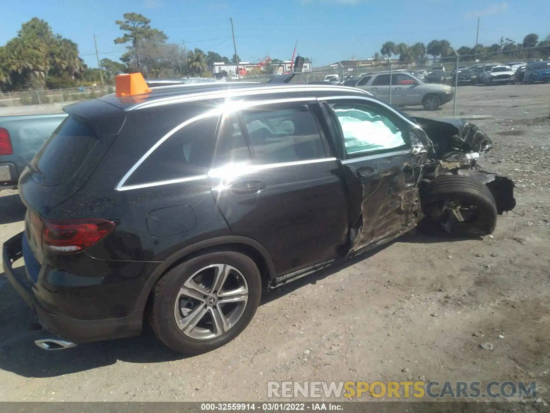 4 Photograph of a damaged car W1N0G8DB9LF764171 MERCEDES-BENZ GLC 2020