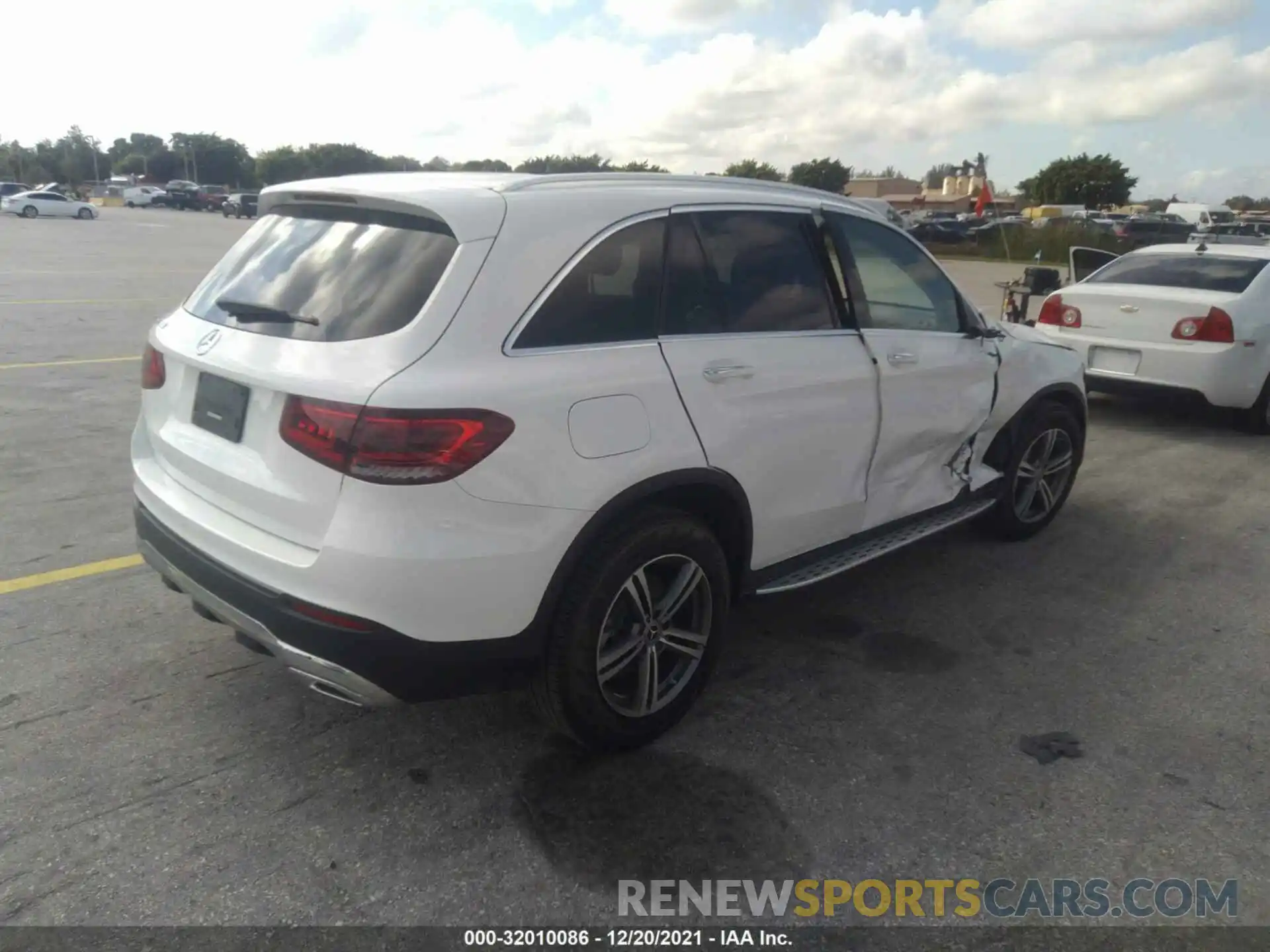 4 Фотография поврежденного автомобиля W1N0G8DB9LF854226 MERCEDES-BENZ GLC 2020