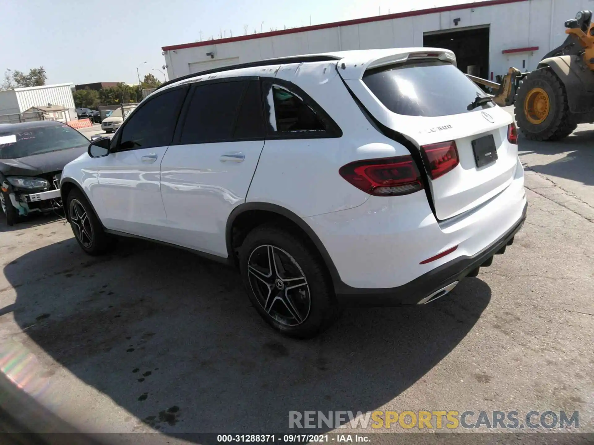 3 Фотография поврежденного автомобиля W1N0G8DBXLF860813 MERCEDES-BENZ GLC 2020