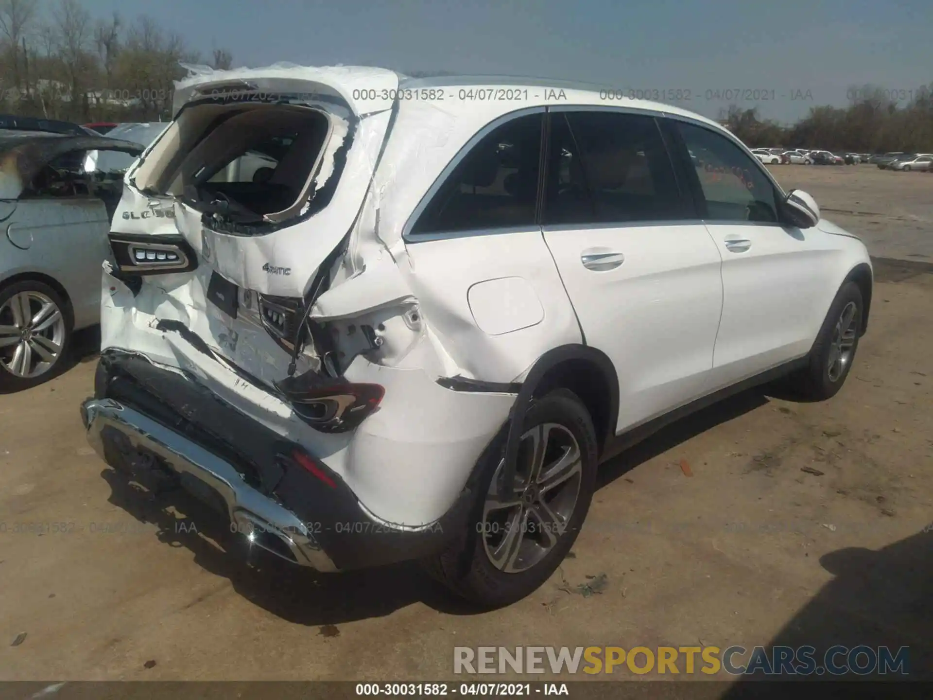 4 Photograph of a damaged car W1N0G8EB1LF762381 MERCEDES-BENZ GLC 2020