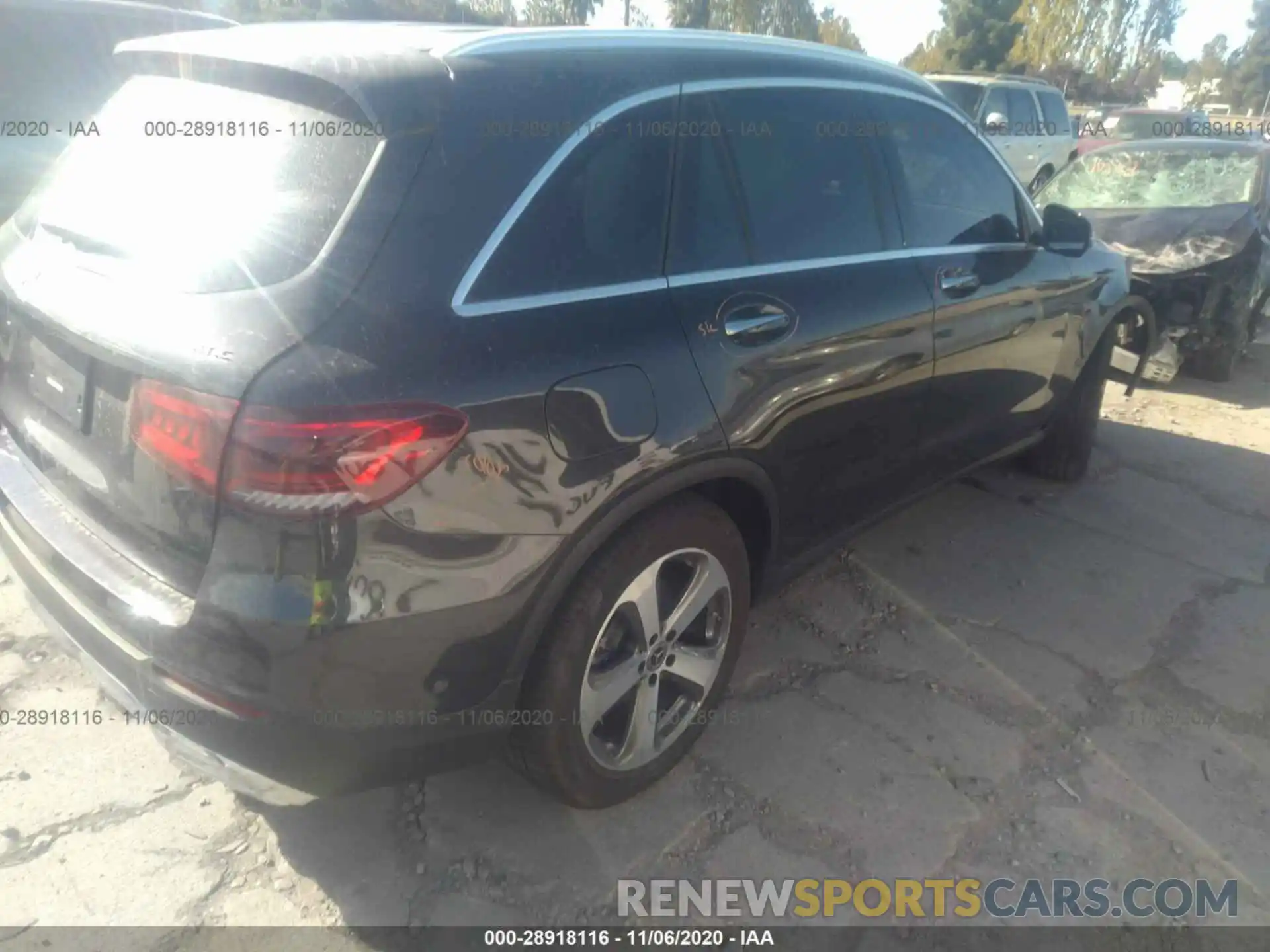 4 Photograph of a damaged car W1N0G8EB1LF810588 MERCEDES-BENZ GLC 2020