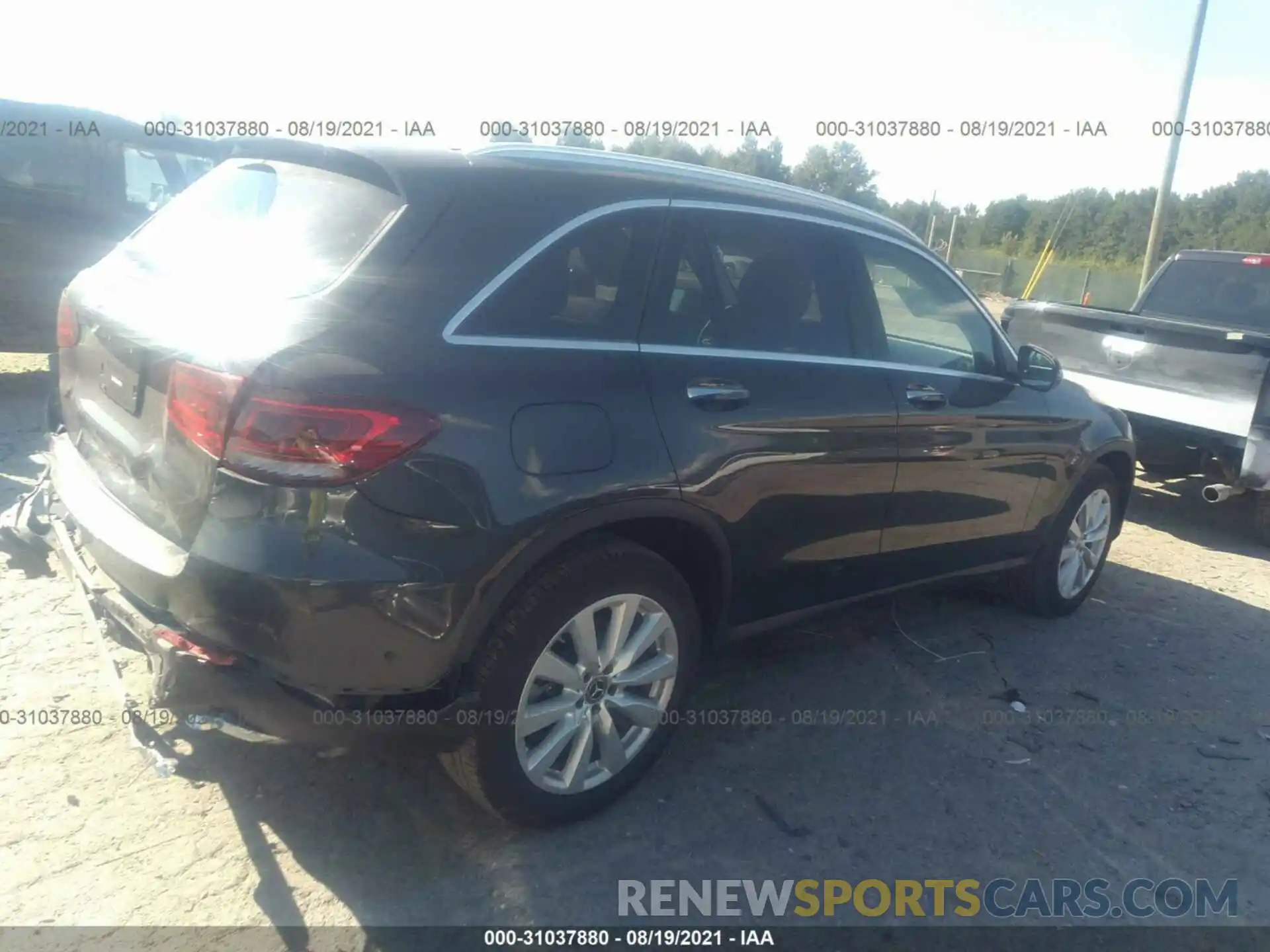 4 Photograph of a damaged car W1N0G8EB4LF758759 MERCEDES-BENZ GLC 2020