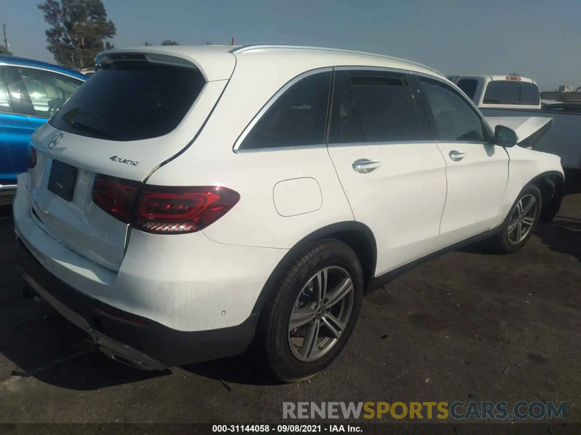 4 Photograph of a damaged car W1N0G8EB8LF809857 MERCEDES-BENZ GLC 2020