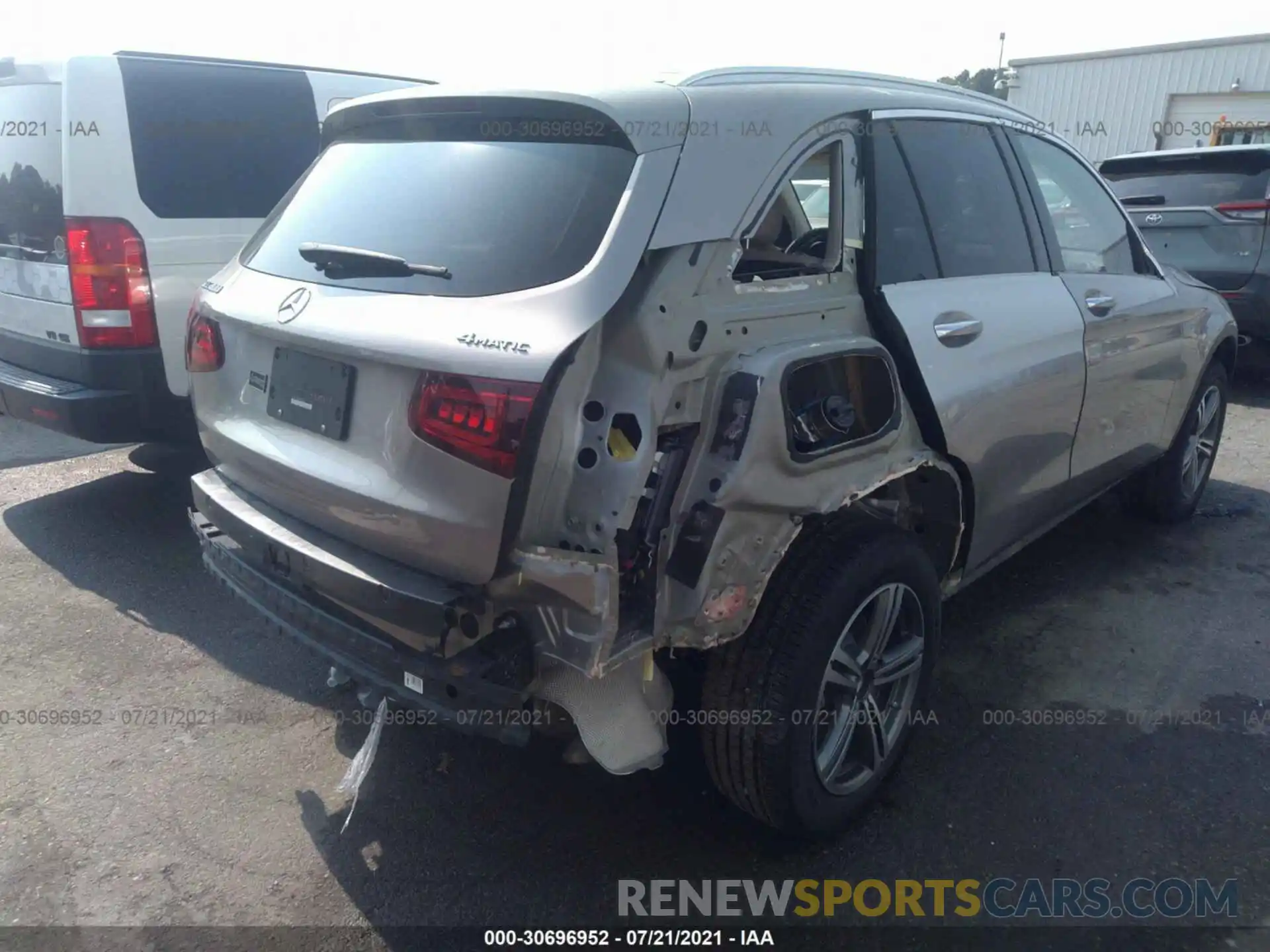 4 Photograph of a damaged car W1N0G8EB8LF857262 MERCEDES-BENZ GLC 2020