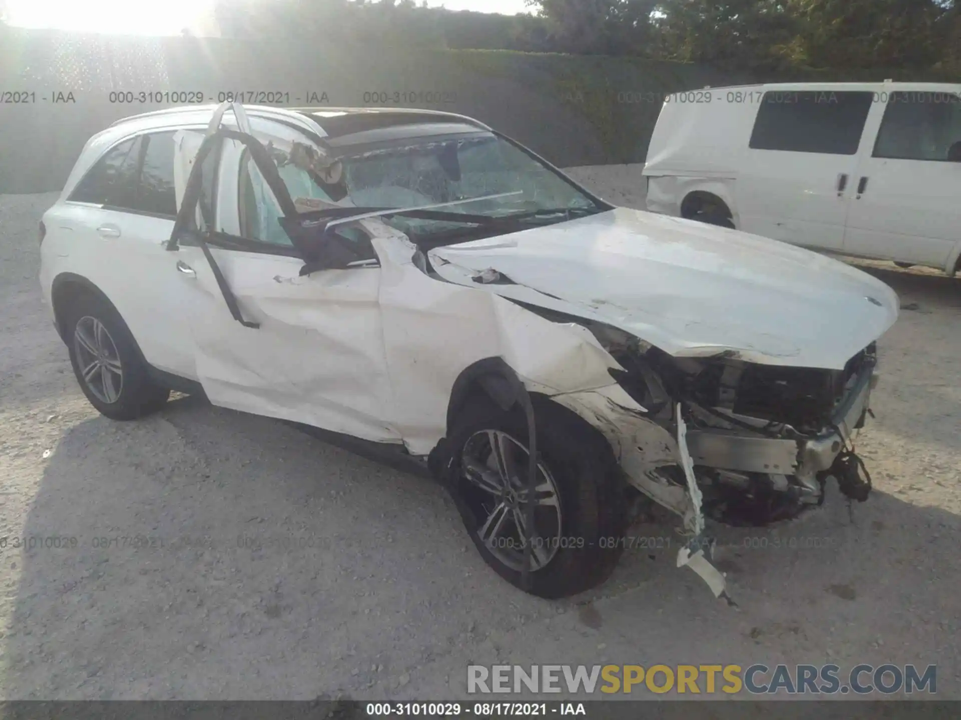 1 Photograph of a damaged car W1N0G8EB9LF834346 MERCEDES-BENZ GLC 2020