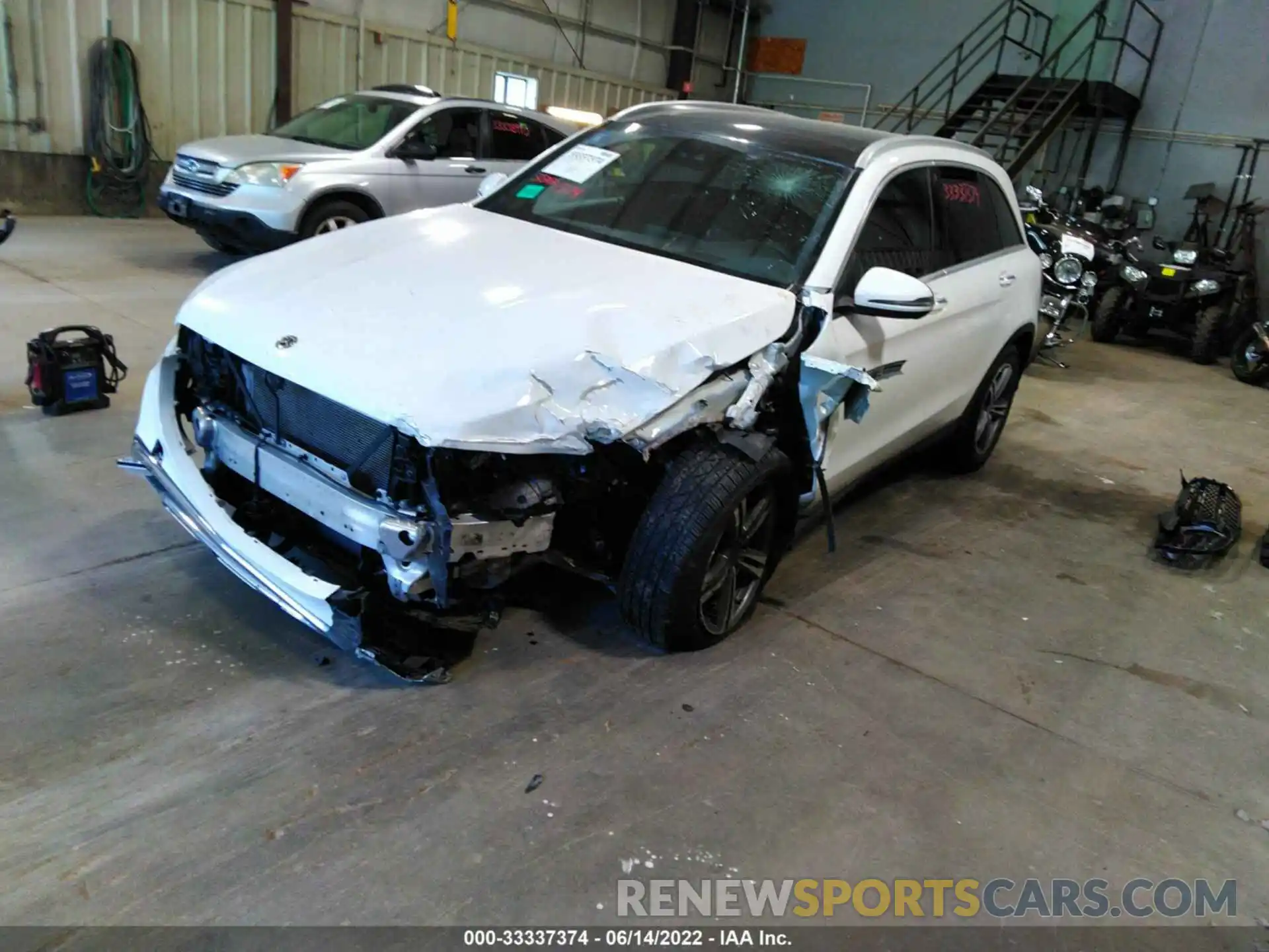 2 Photograph of a damaged car W1N0G8EBXLF800609 MERCEDES-BENZ GLC 2020