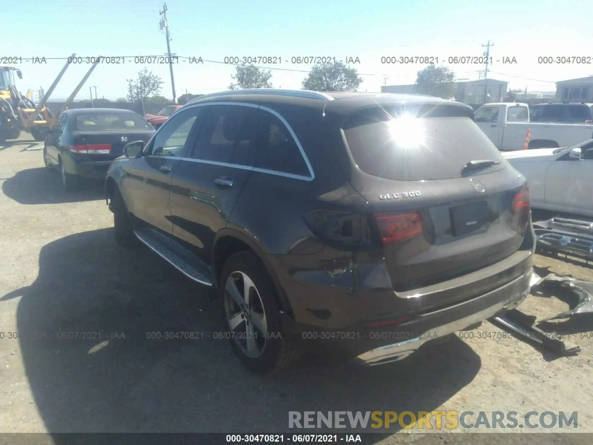 3 Photograph of a damaged car W1N0G8EBXLF863774 MERCEDES-BENZ GLC 2020