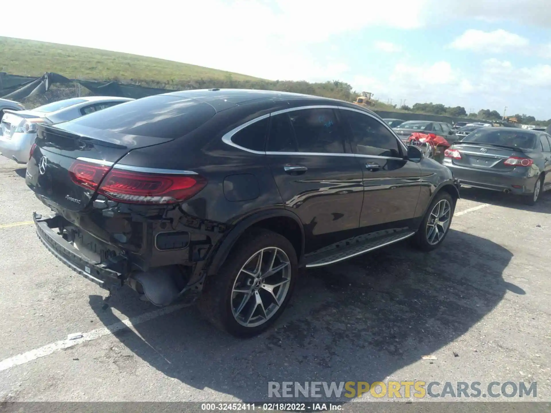 4 Photograph of a damaged car W1N0J8EB9LF805382 MERCEDES-BENZ GLC 2020