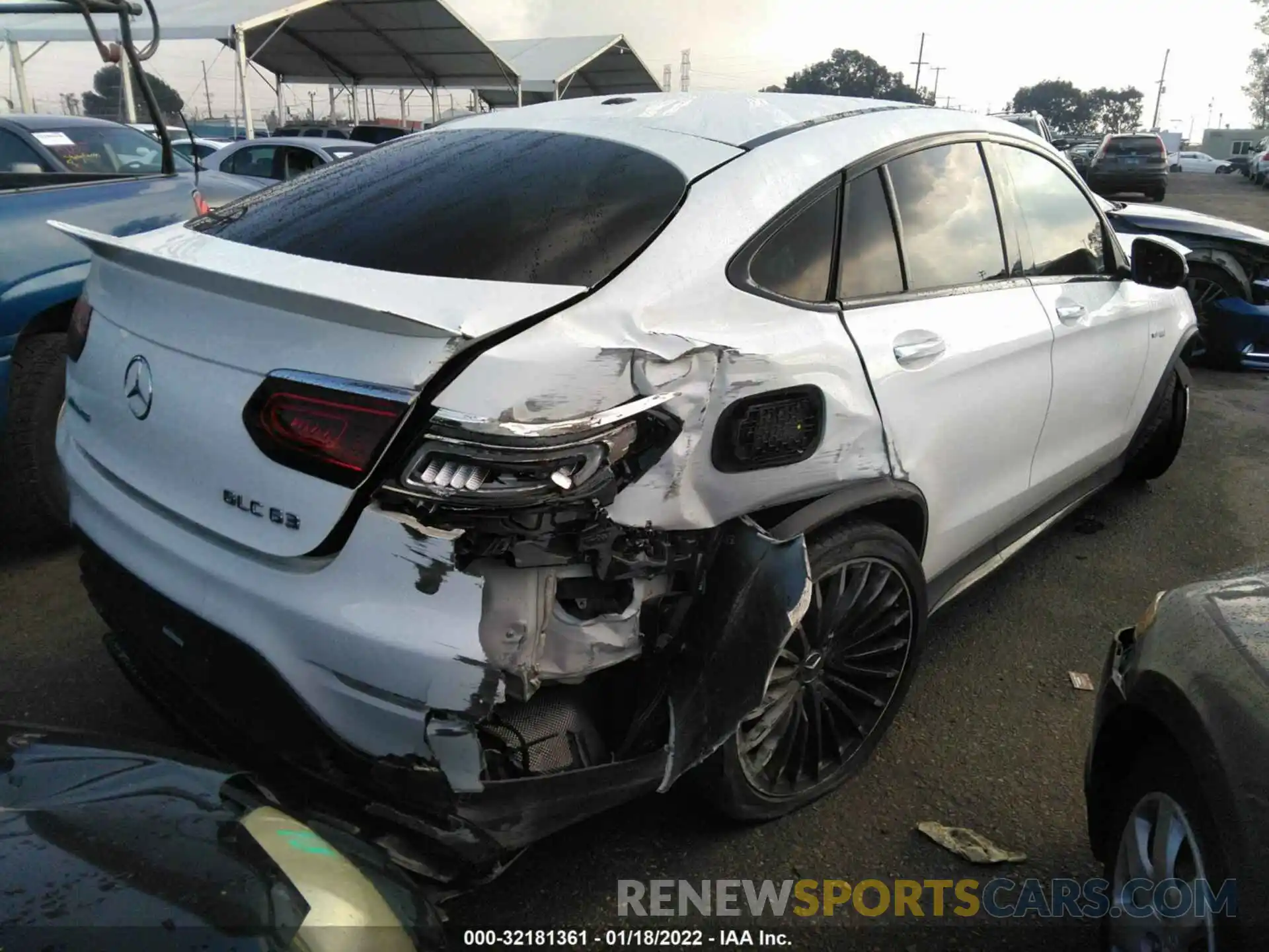 4 Photograph of a damaged car W1N0J8JB2LF846507 MERCEDES-BENZ GLC 2020