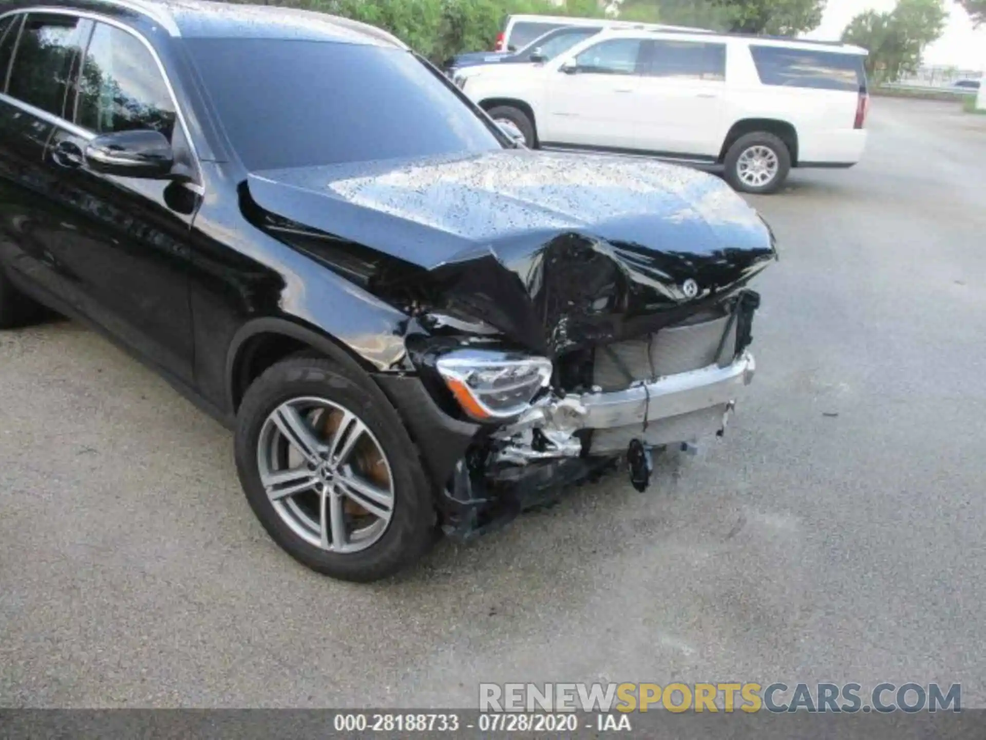 1 Photograph of a damaged car WDC0G8DB0LF737622 MERCEDES-BENZ GLC 2020