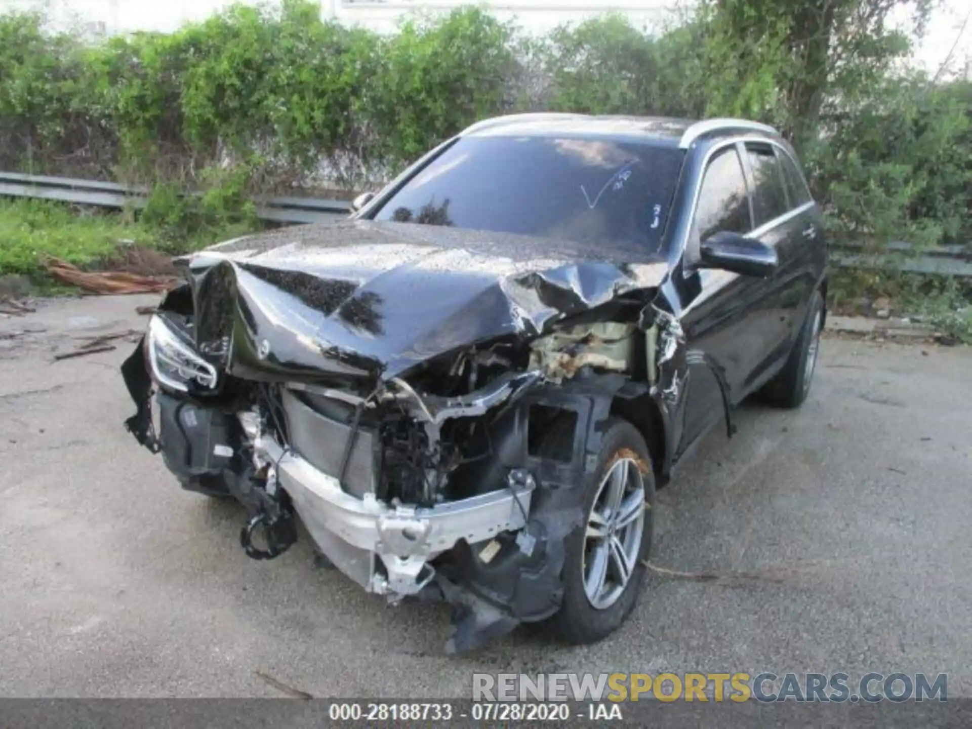 8 Photograph of a damaged car WDC0G8DB0LF737622 MERCEDES-BENZ GLC 2020