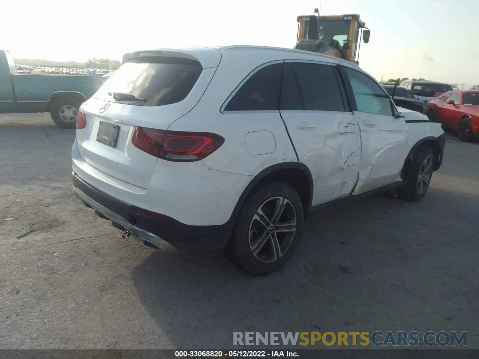 4 Фотография поврежденного автомобиля WDC0G8DB1LF716777 MERCEDES-BENZ GLC 2020