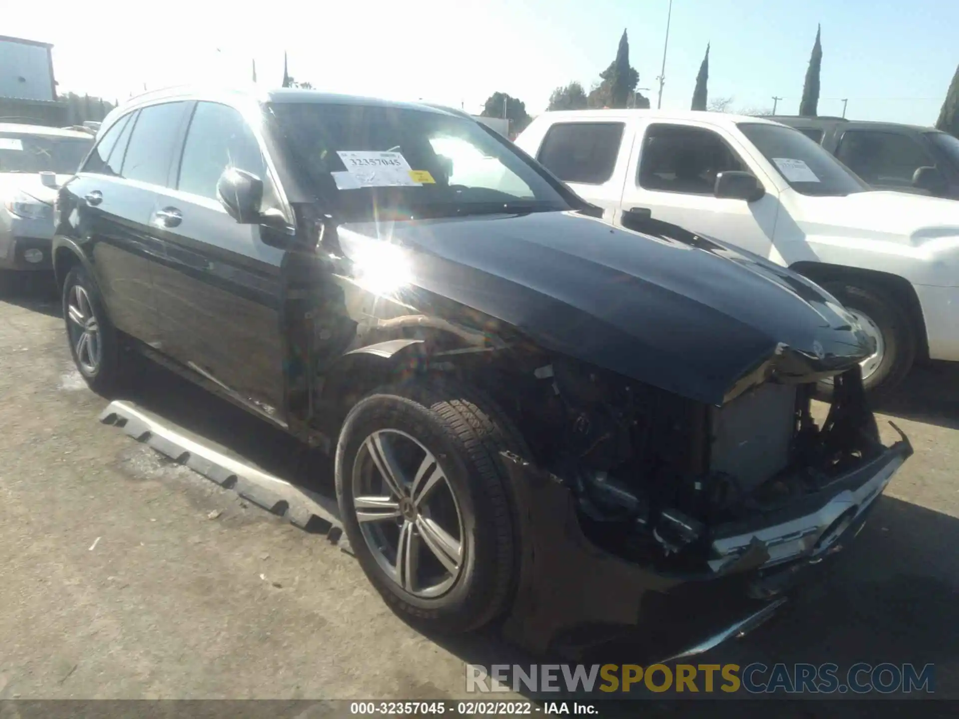 1 Photograph of a damaged car WDC0G8DB1LF748564 MERCEDES-BENZ GLC 2020