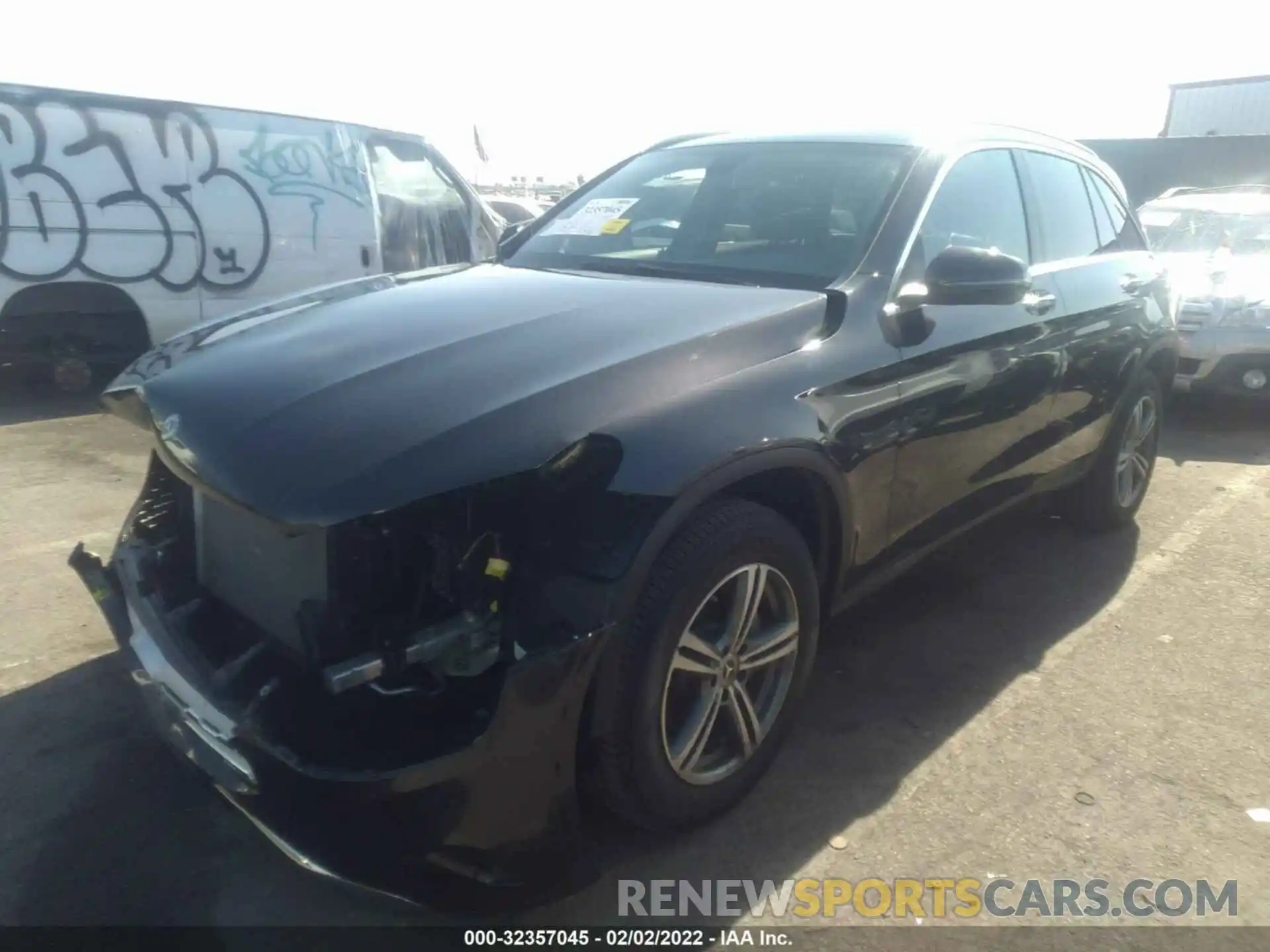 2 Photograph of a damaged car WDC0G8DB1LF748564 MERCEDES-BENZ GLC 2020