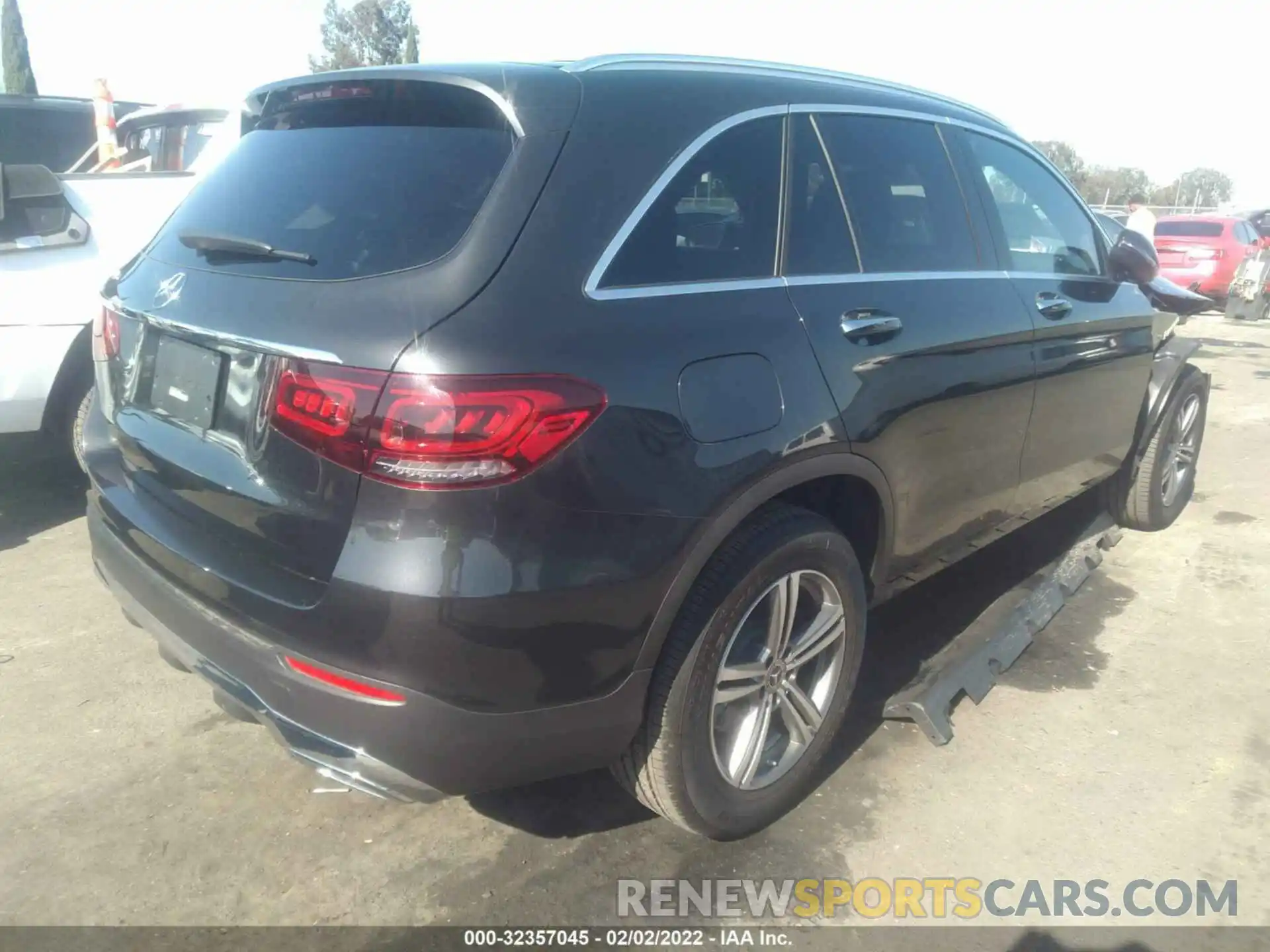 4 Photograph of a damaged car WDC0G8DB1LF748564 MERCEDES-BENZ GLC 2020