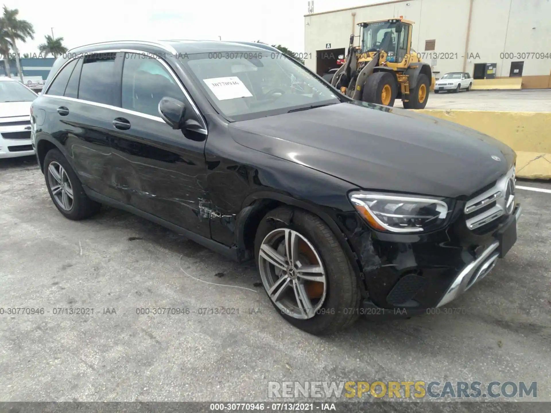 1 Photograph of a damaged car WDC0G8DB2LF735936 MERCEDES-BENZ GLC 2020