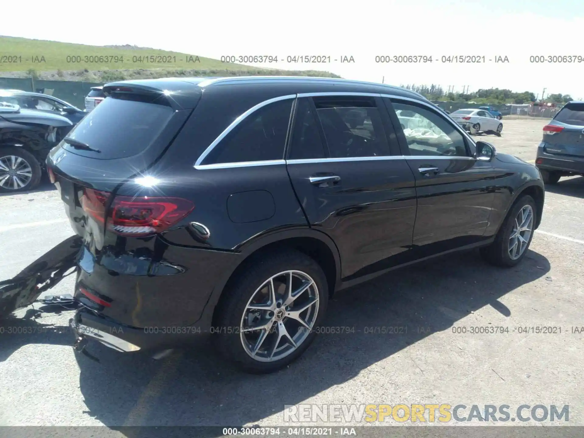 4 Фотография поврежденного автомобиля WDC0G8DB3LF750784 MERCEDES-BENZ GLC 2020