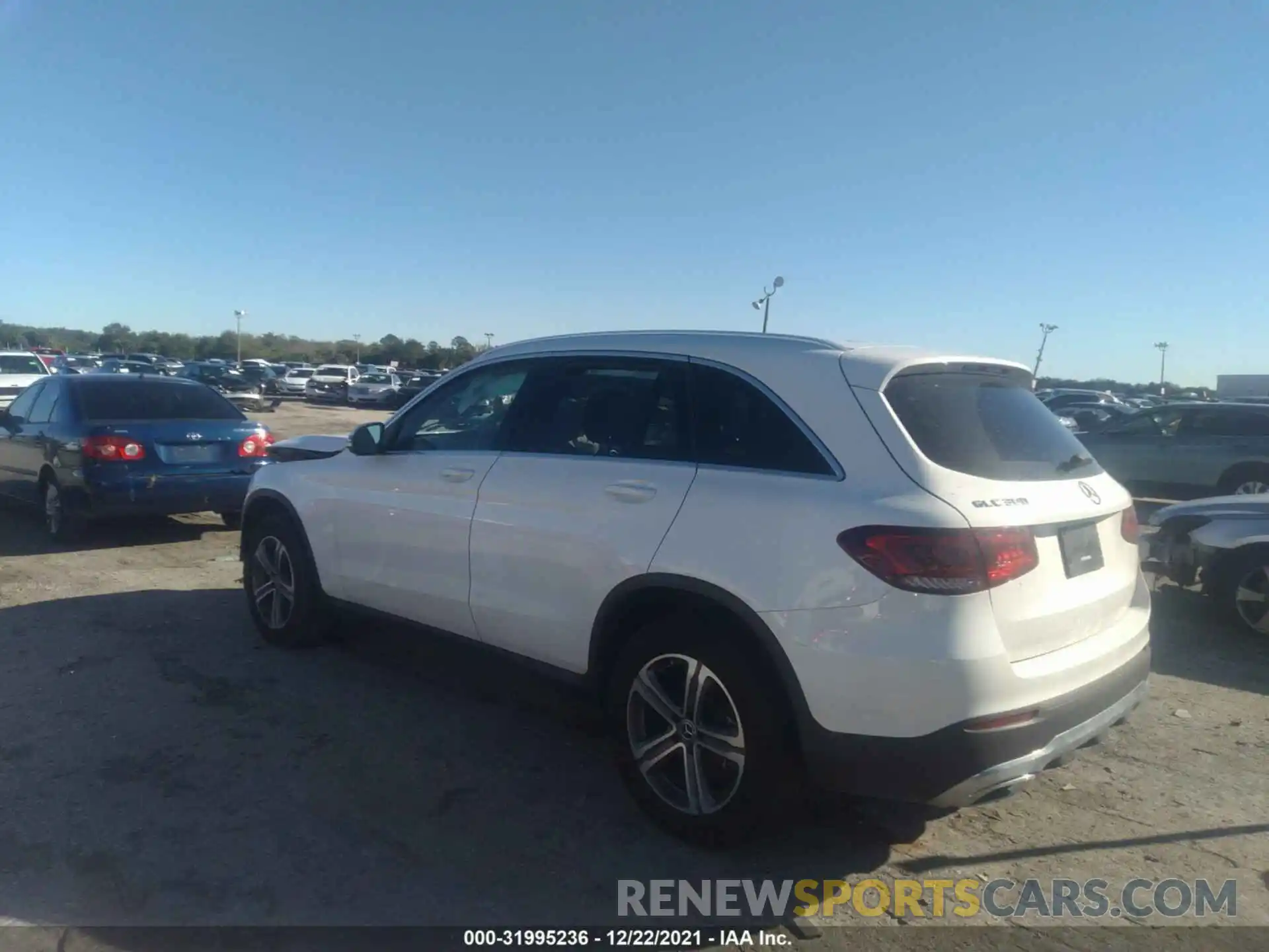 3 Photograph of a damaged car WDC0G8DB4LF698114 MERCEDES-BENZ GLC 2020